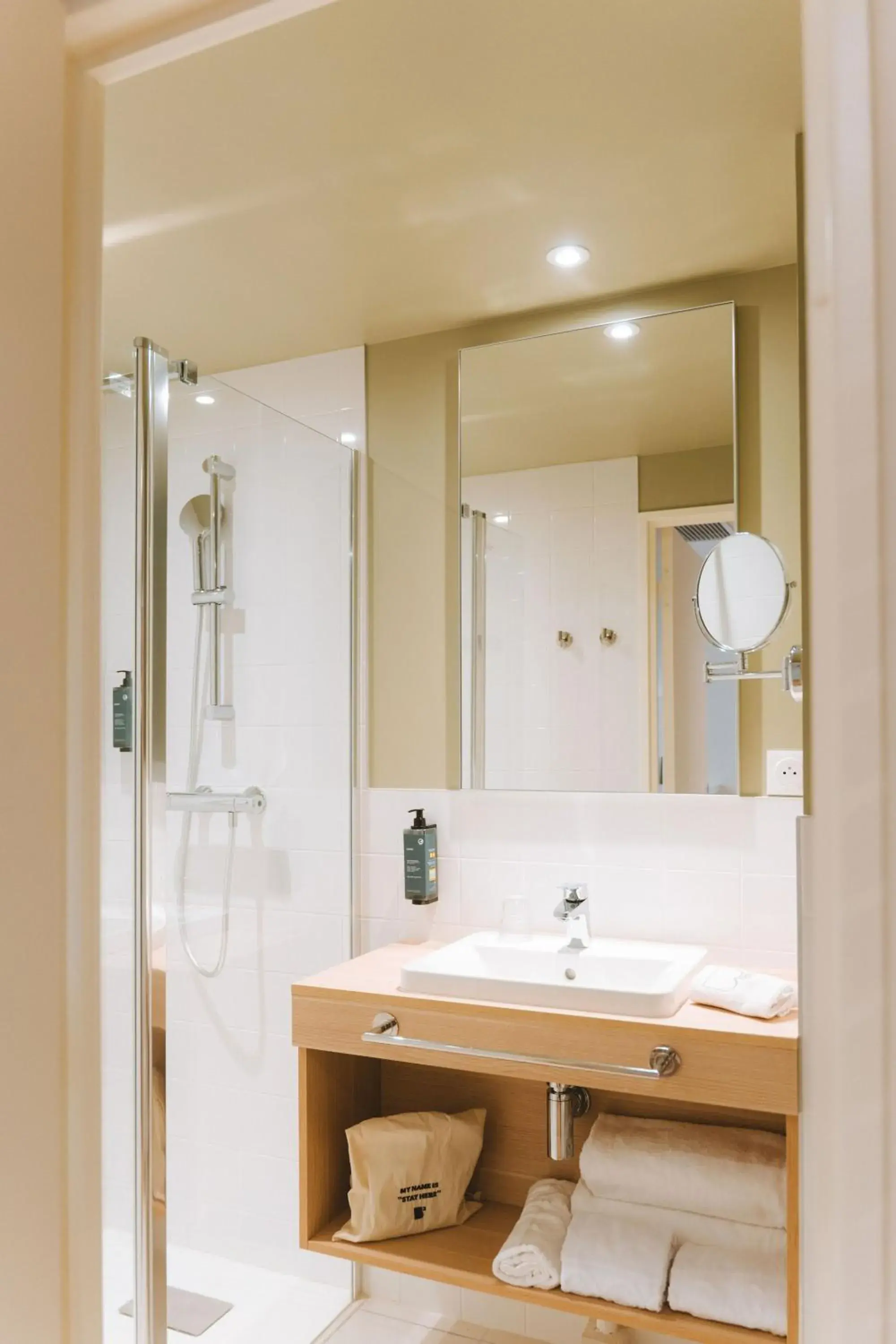 Wall-Bed Studio in Bikube Lyon Wall-Bed Studio in Bikube Lyon