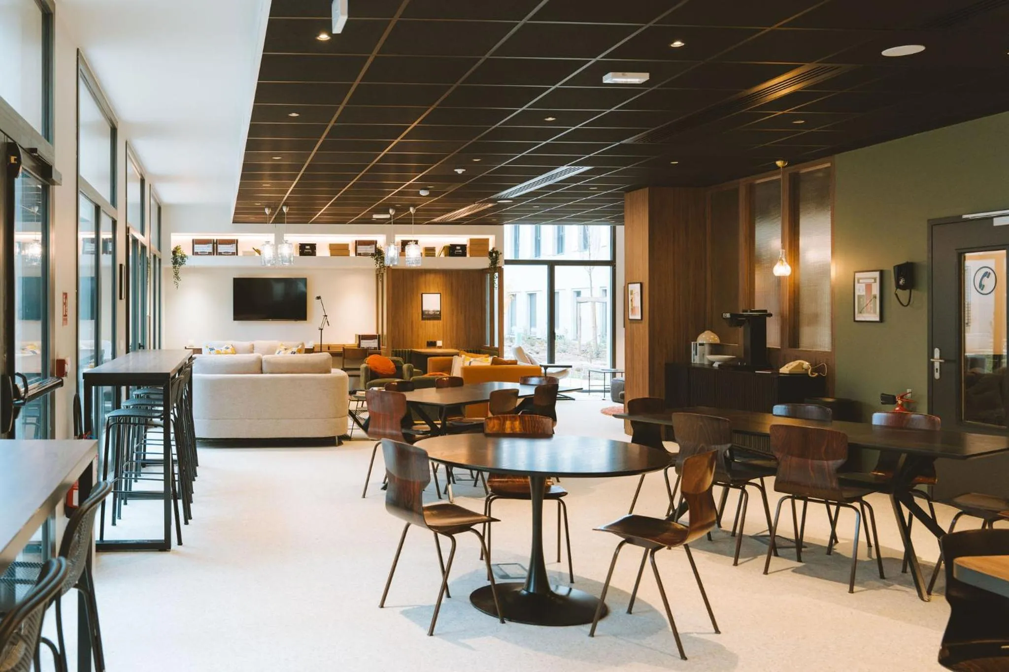 Communal lounge/ TV room in Bikube Lyon