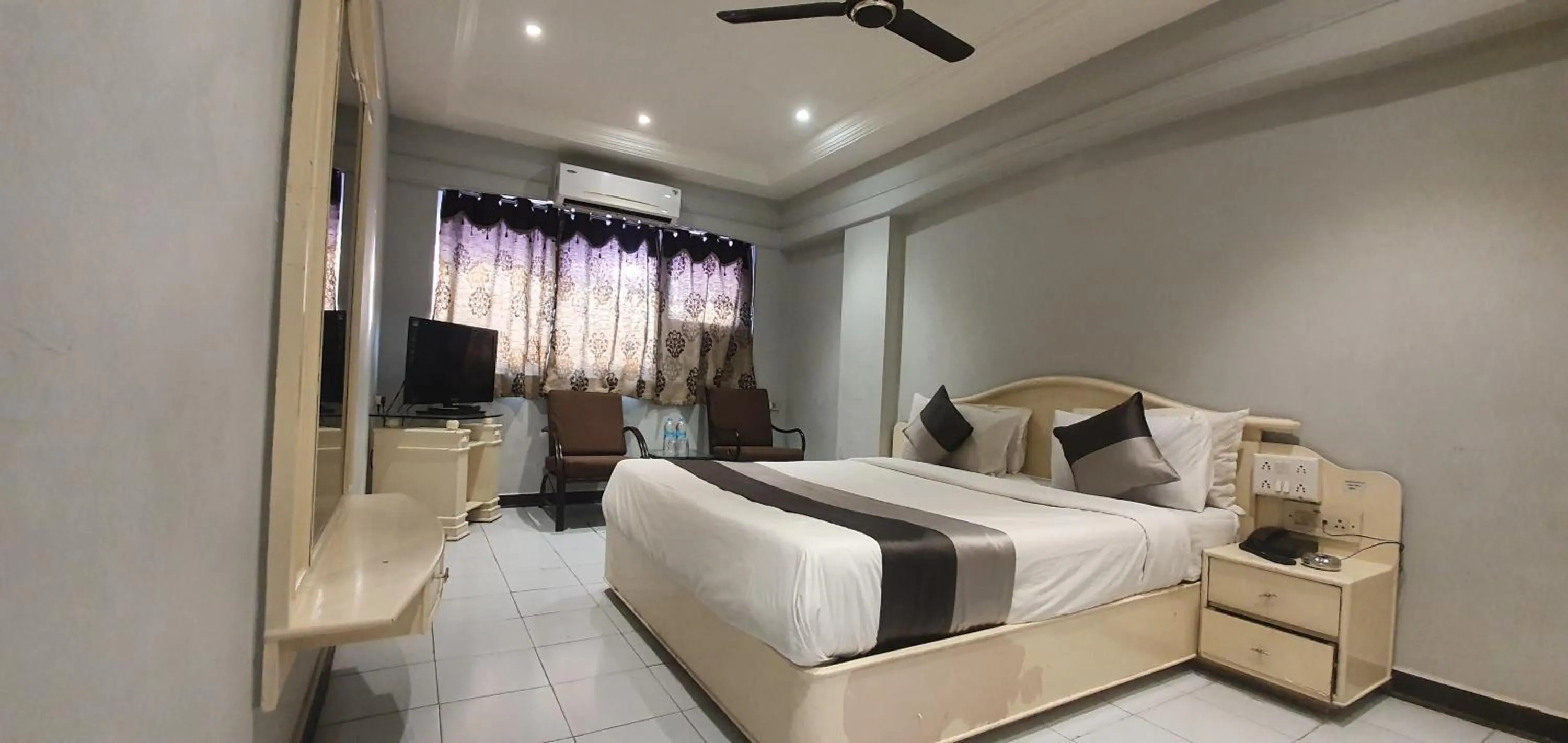 Photo of the whole room, Bed in Hotel JMC Group