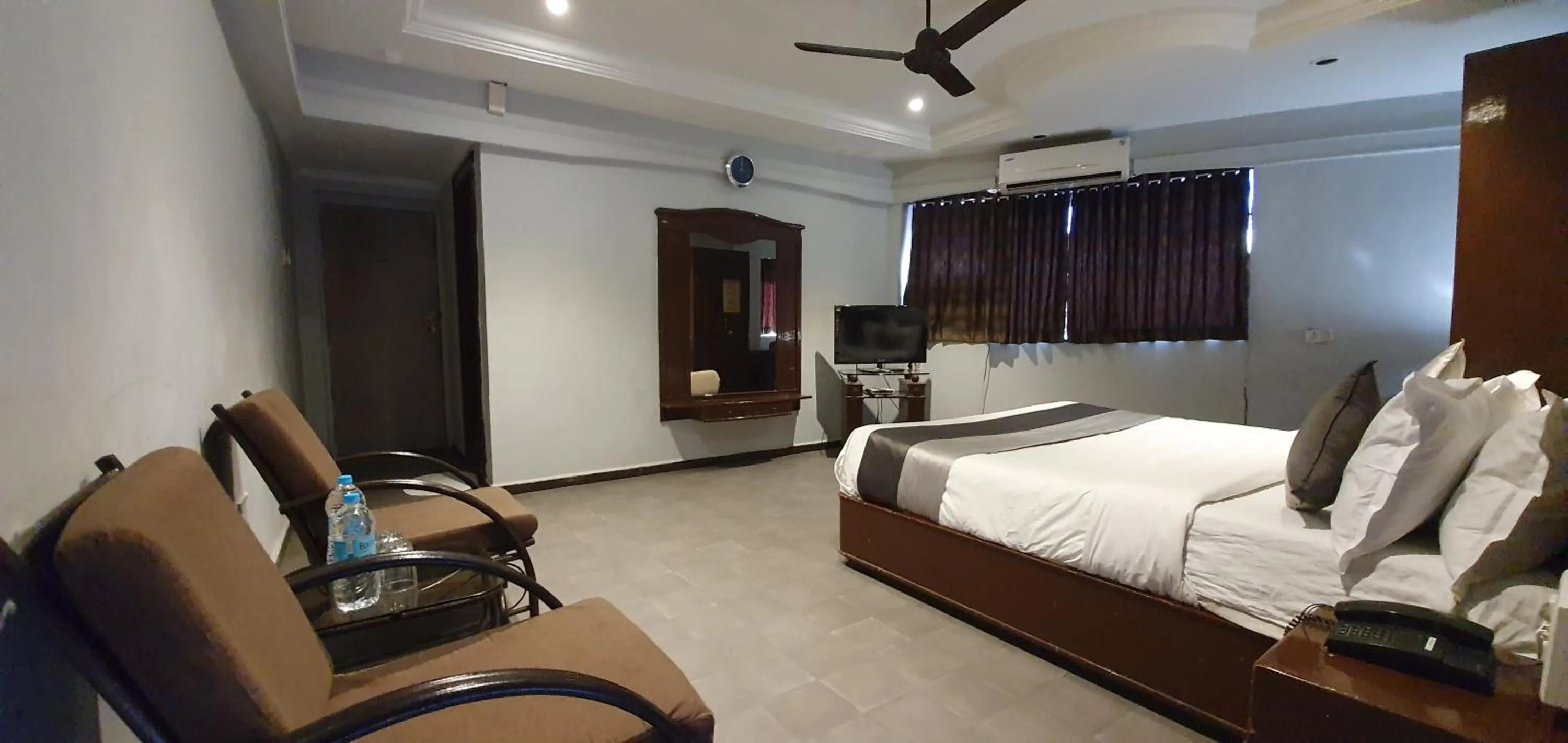 Photo of the whole room, Bed in Hotel JMC Group