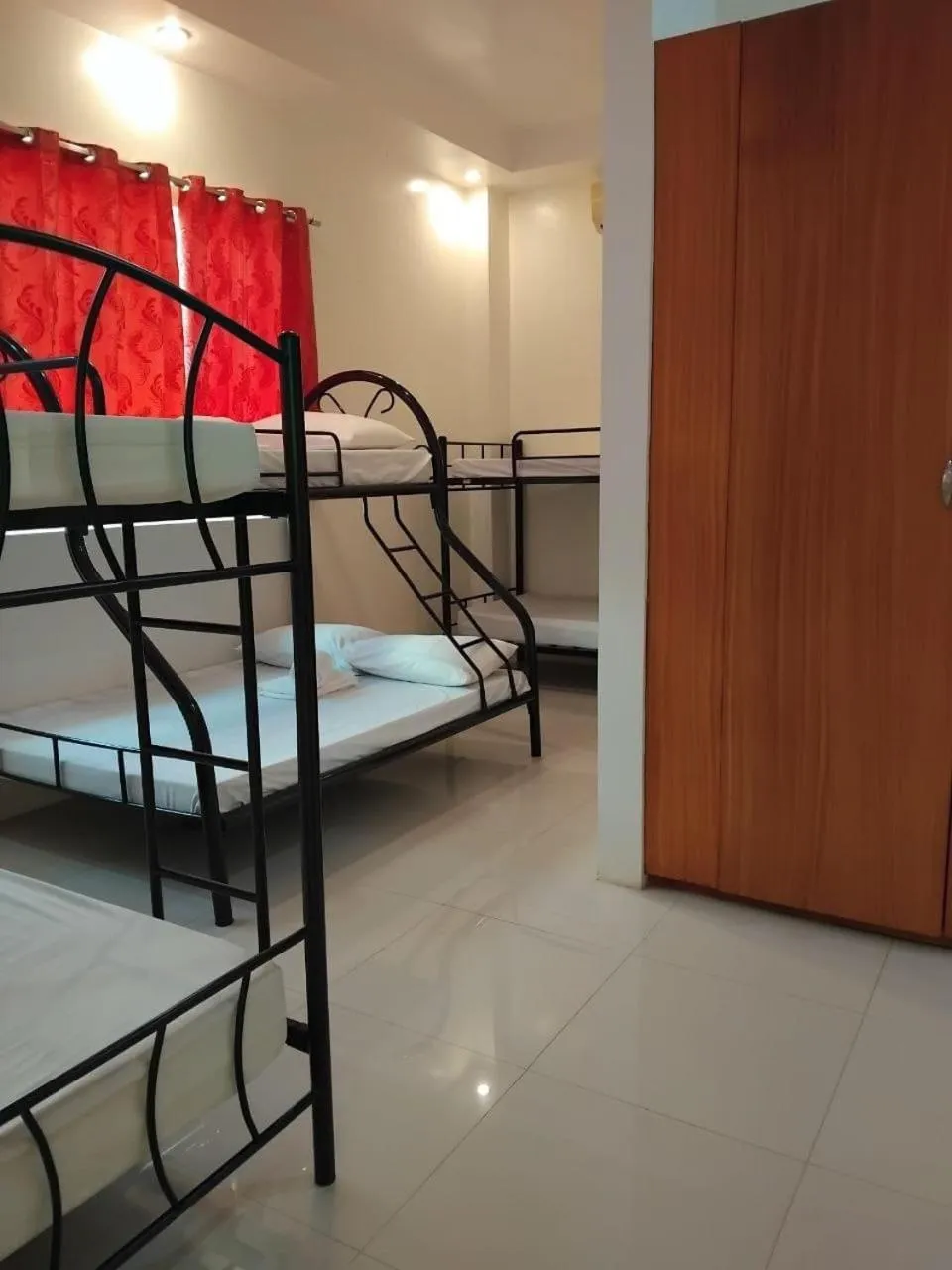 Bed in Cherry's Courtyard Hotel