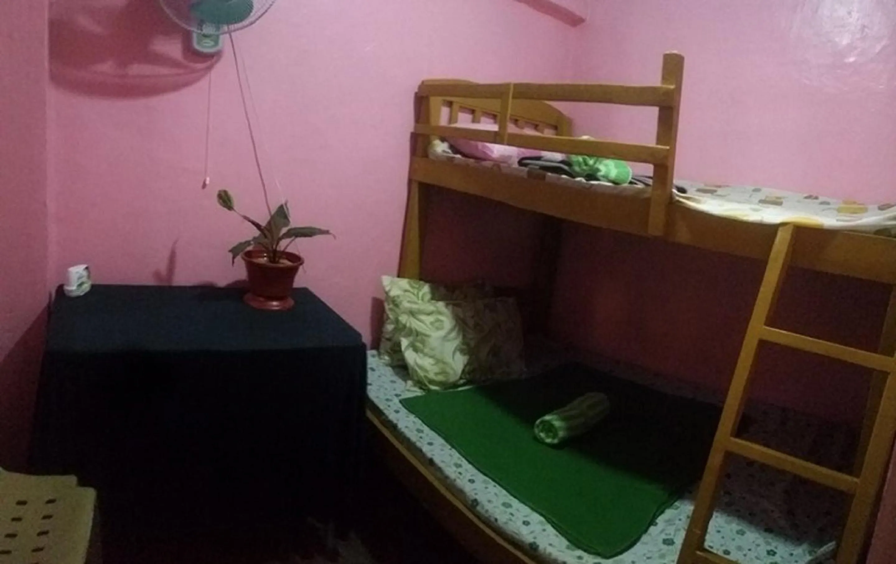 Photo of the whole room, Bed in CV Bed n Bath