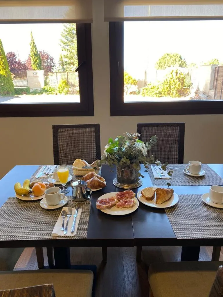 Breakfast in Hotel Entredos