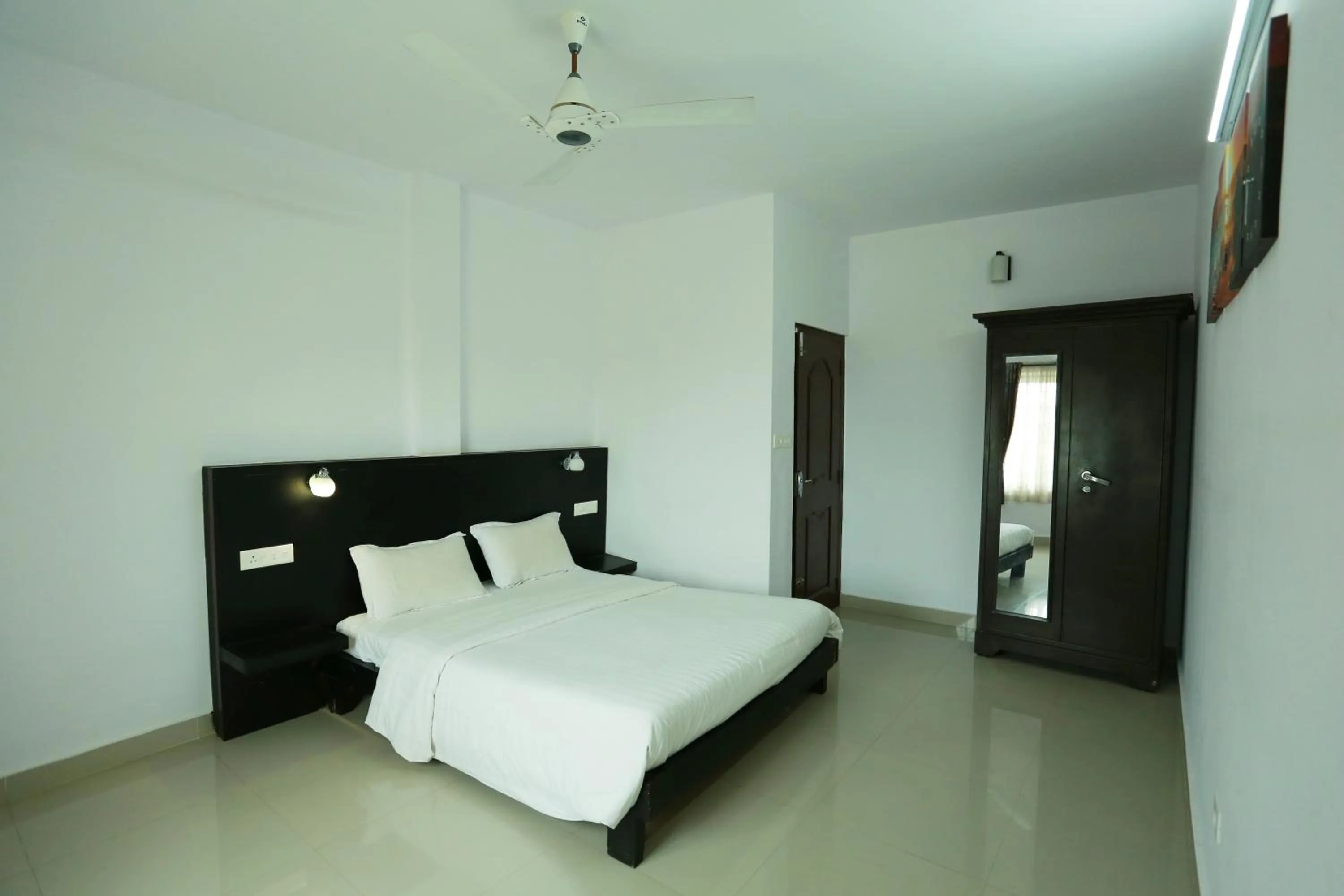 Photo of the whole room, Bed in Chillax Vagamon