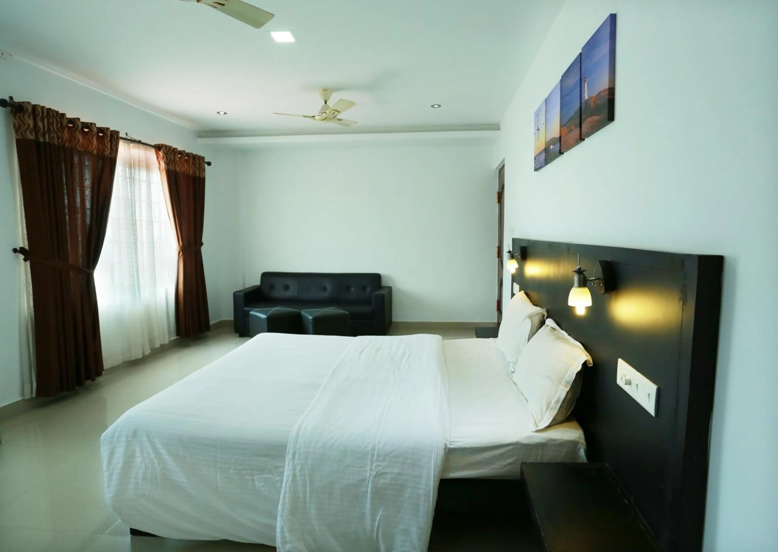 Photo of the whole room, Bed in Chillax Vagamon