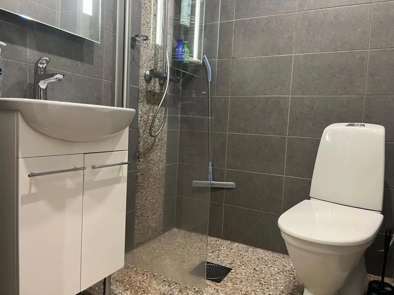 Shower in Crystal Suites
