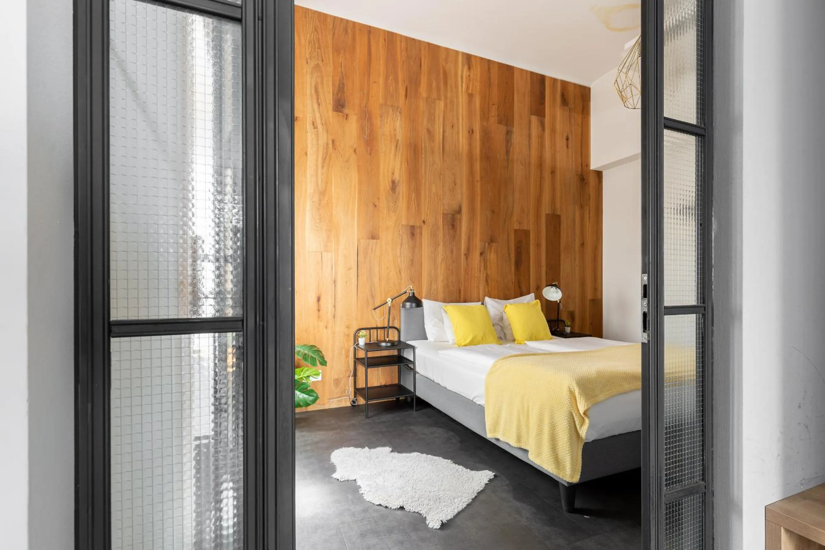 Bedroom in LOFT Astoria Suites by Vagabond