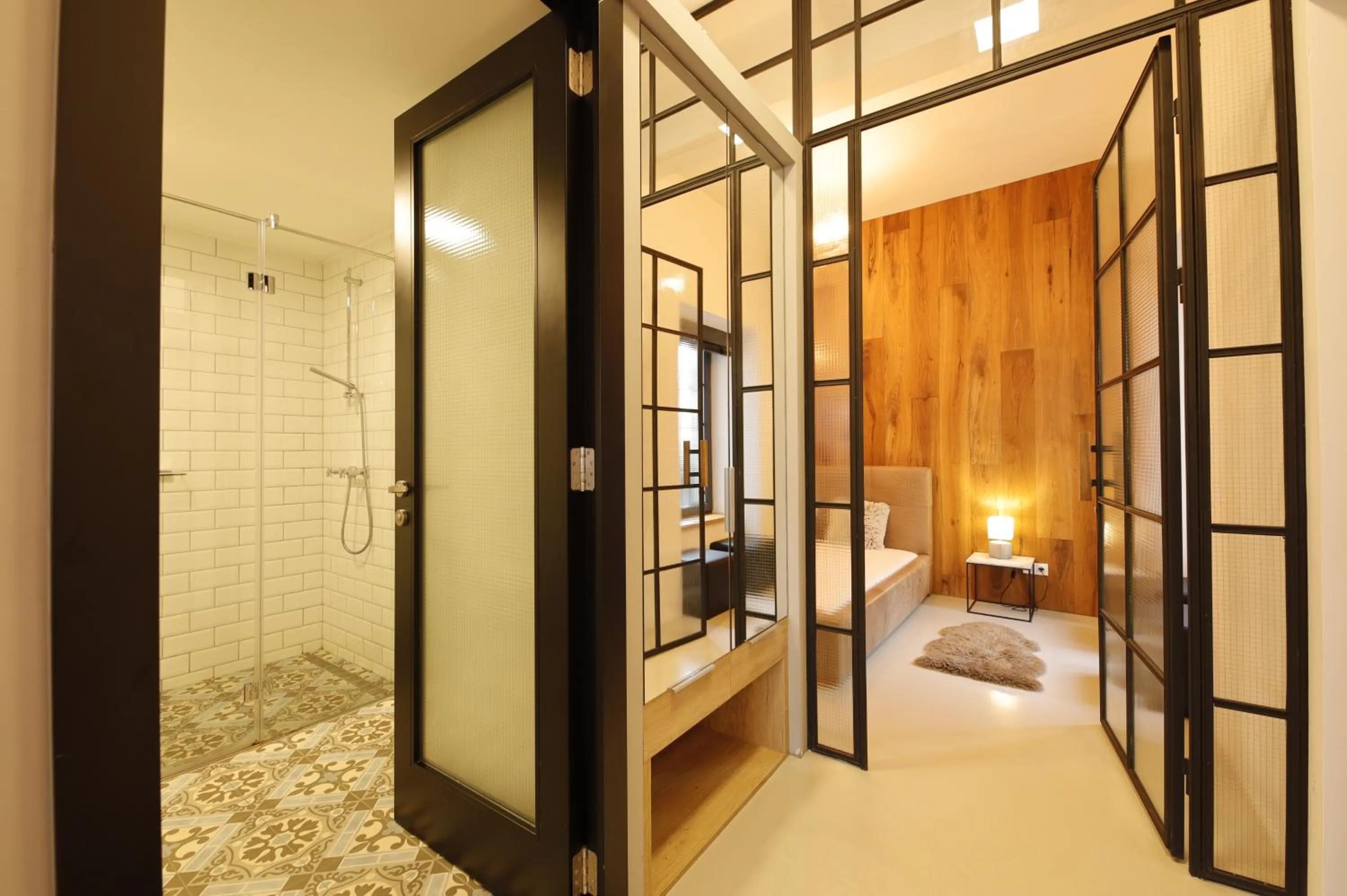 Shower in LOFT Astoria Suites by Vagabond