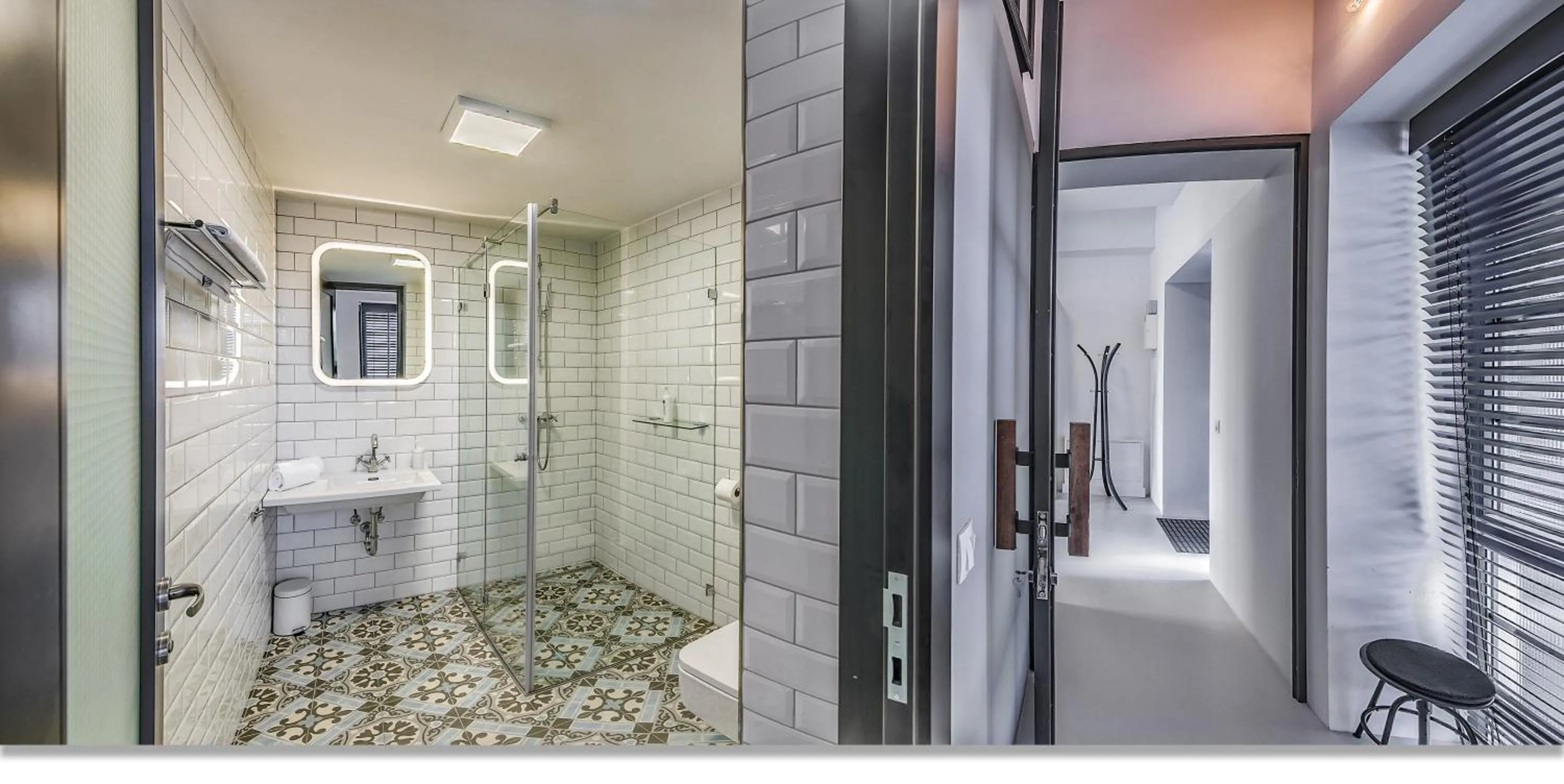 Bathroom in LOFT Astoria Suites by Vagabond