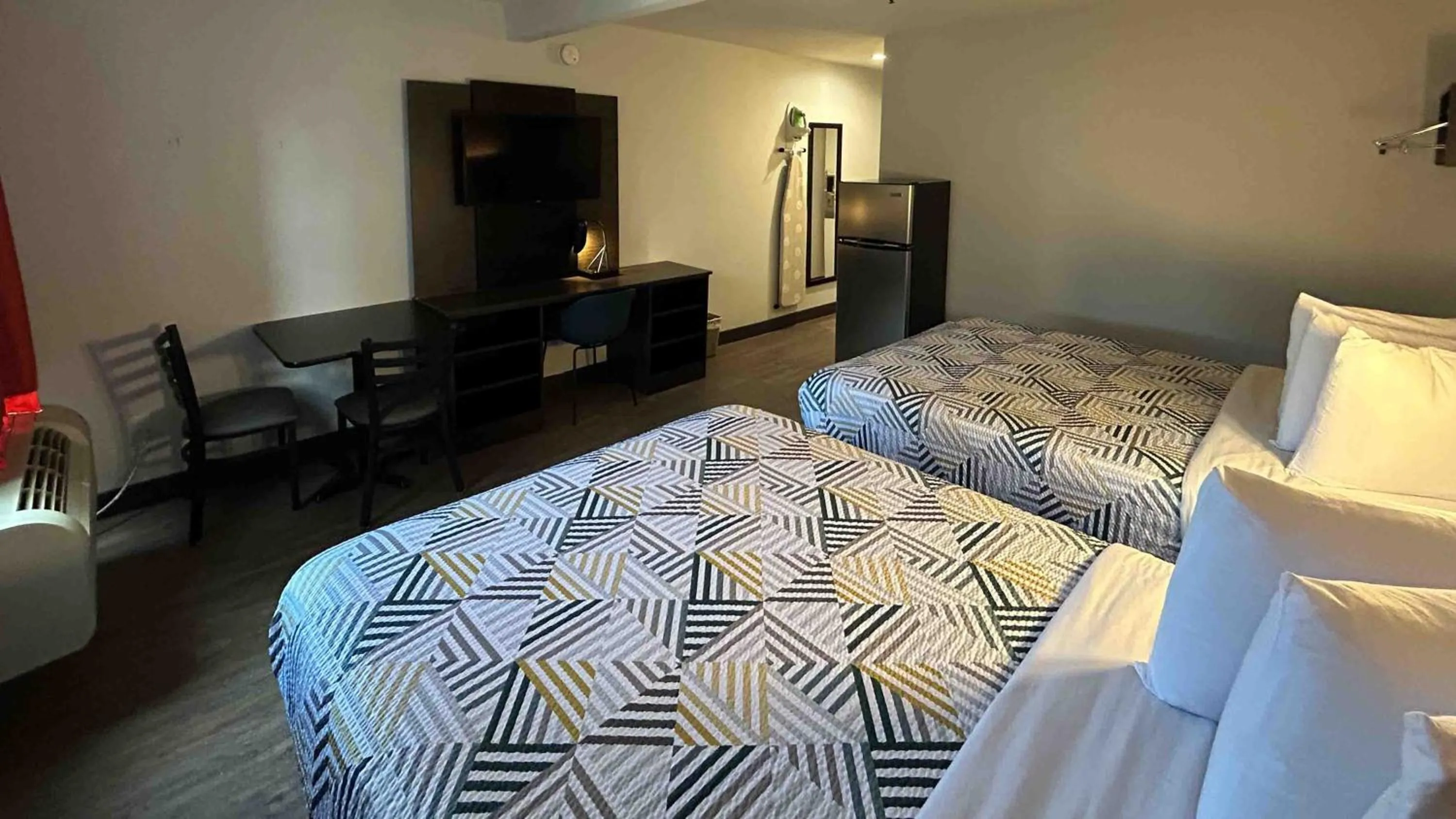 Bedroom, Bed in Studio 6 San Diego, CA Hotel Circle Mission Valley