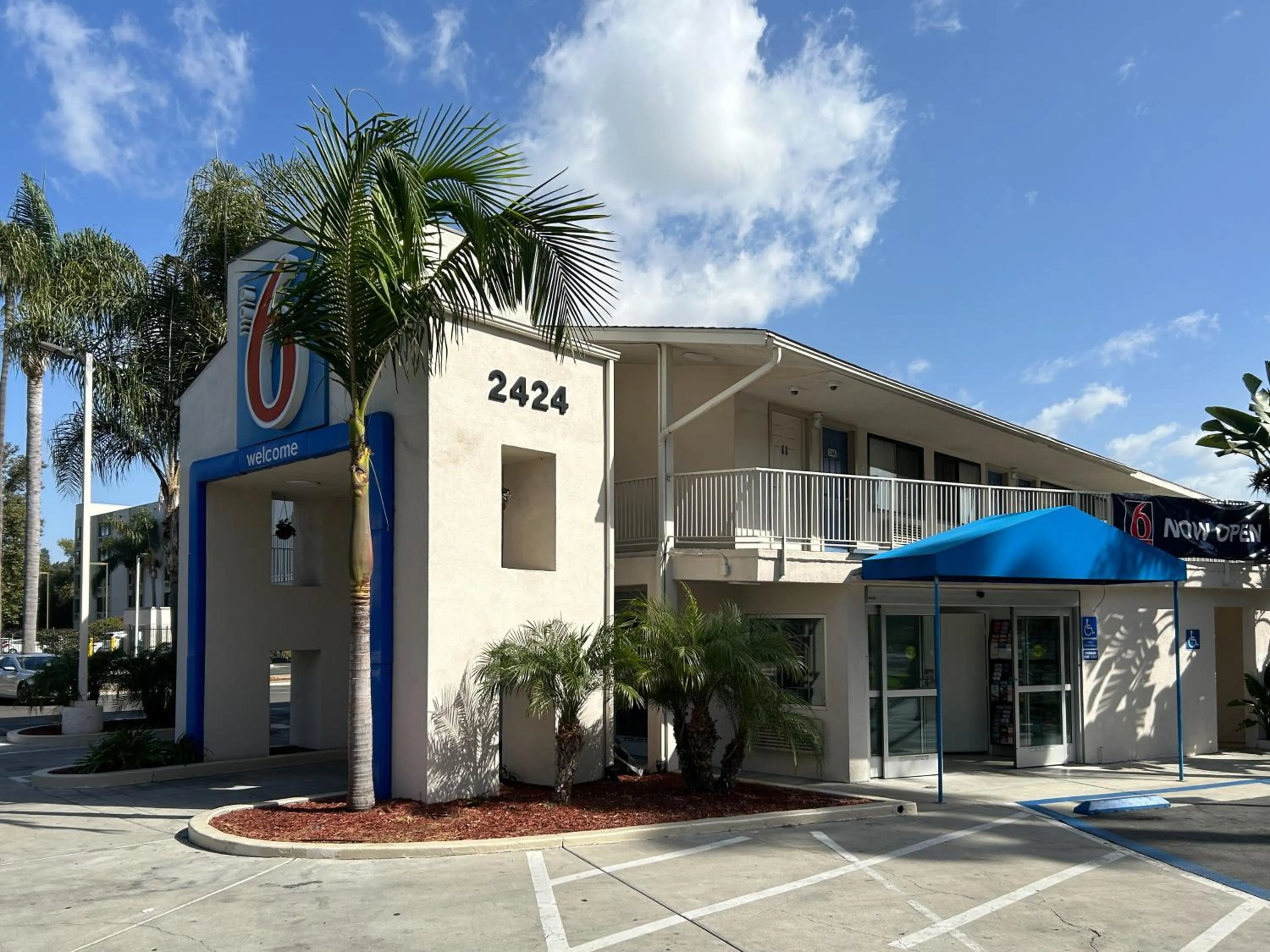 Property building in Studio 6 San Diego, CA Hotel Circle Mission Valley