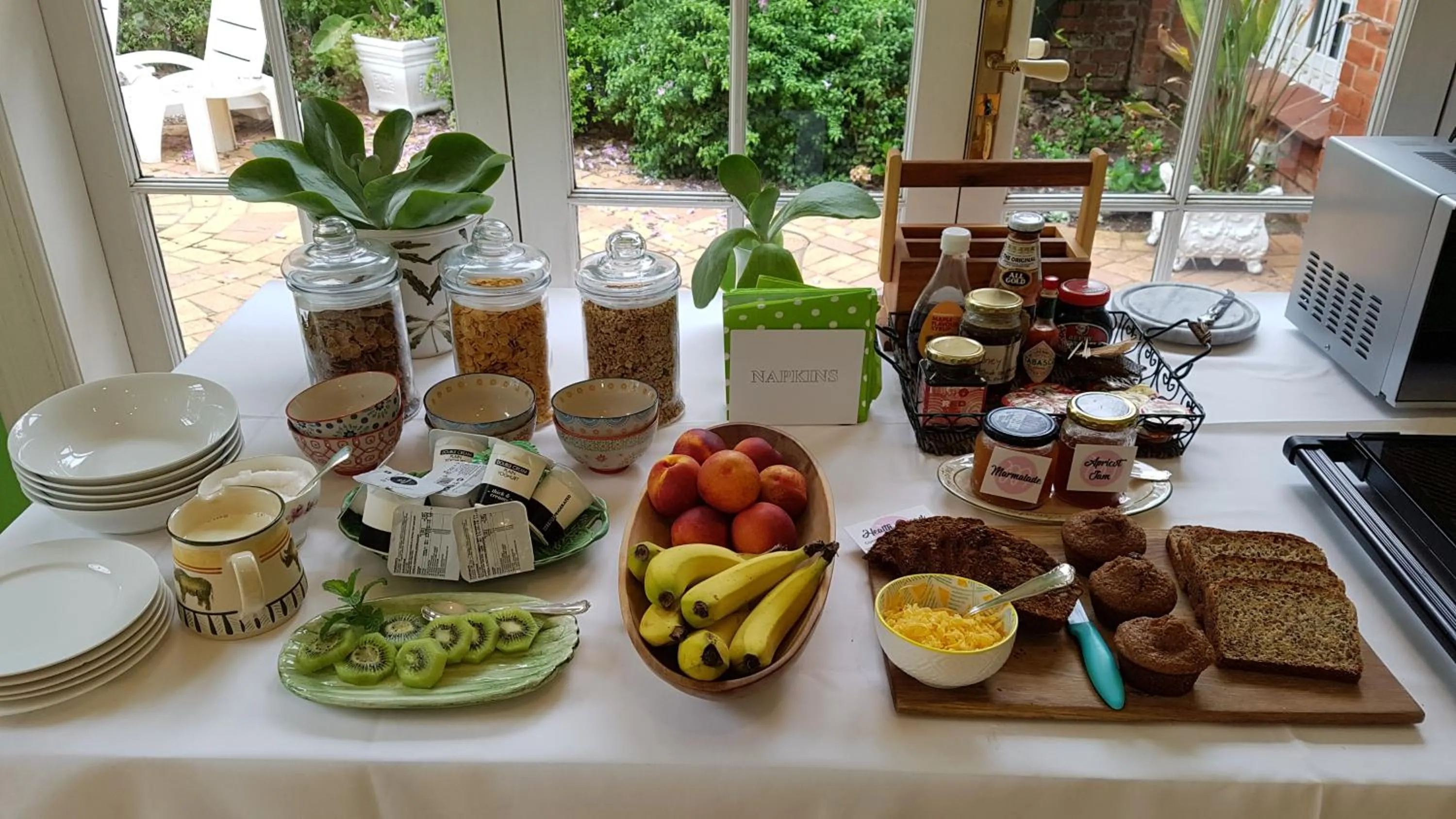 Buffet breakfast in 18 Pioneer BnB