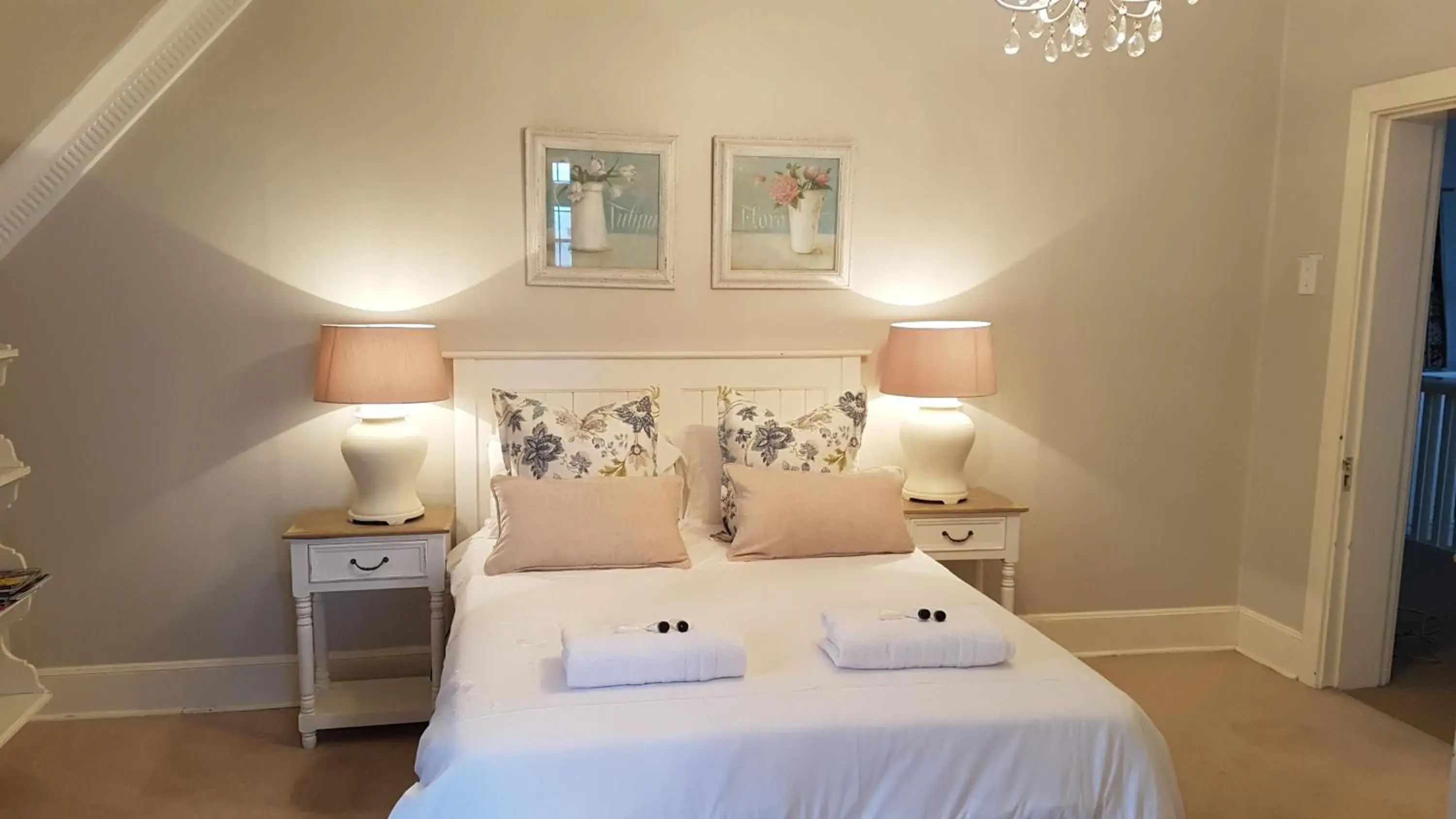 Deluxe Double Room - single occupancy in 18 Pioneer BnB Deluxe Double Room - single occupancy in 18 Pioneer BnB