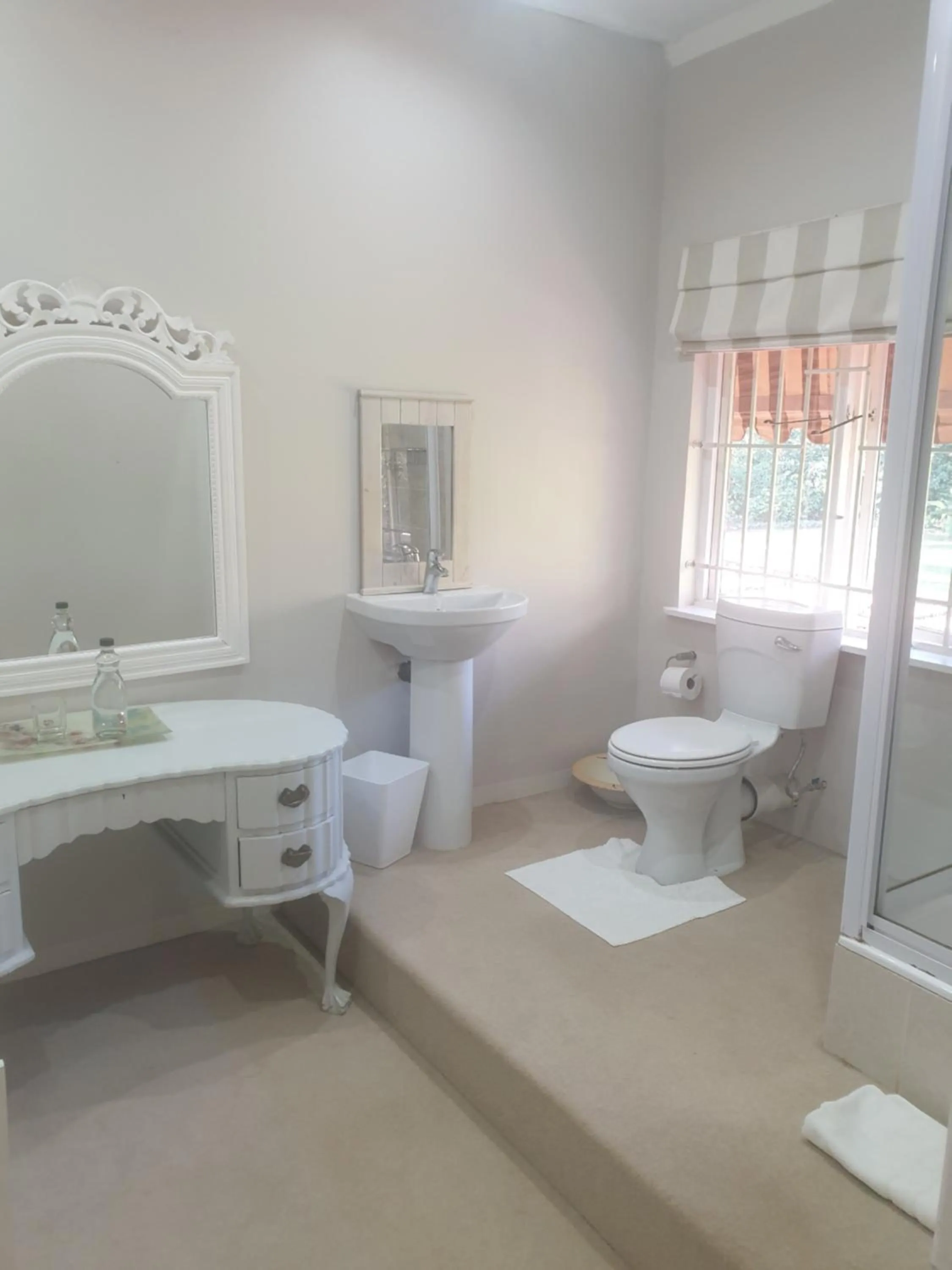 Shower in 18 Pioneer BnB