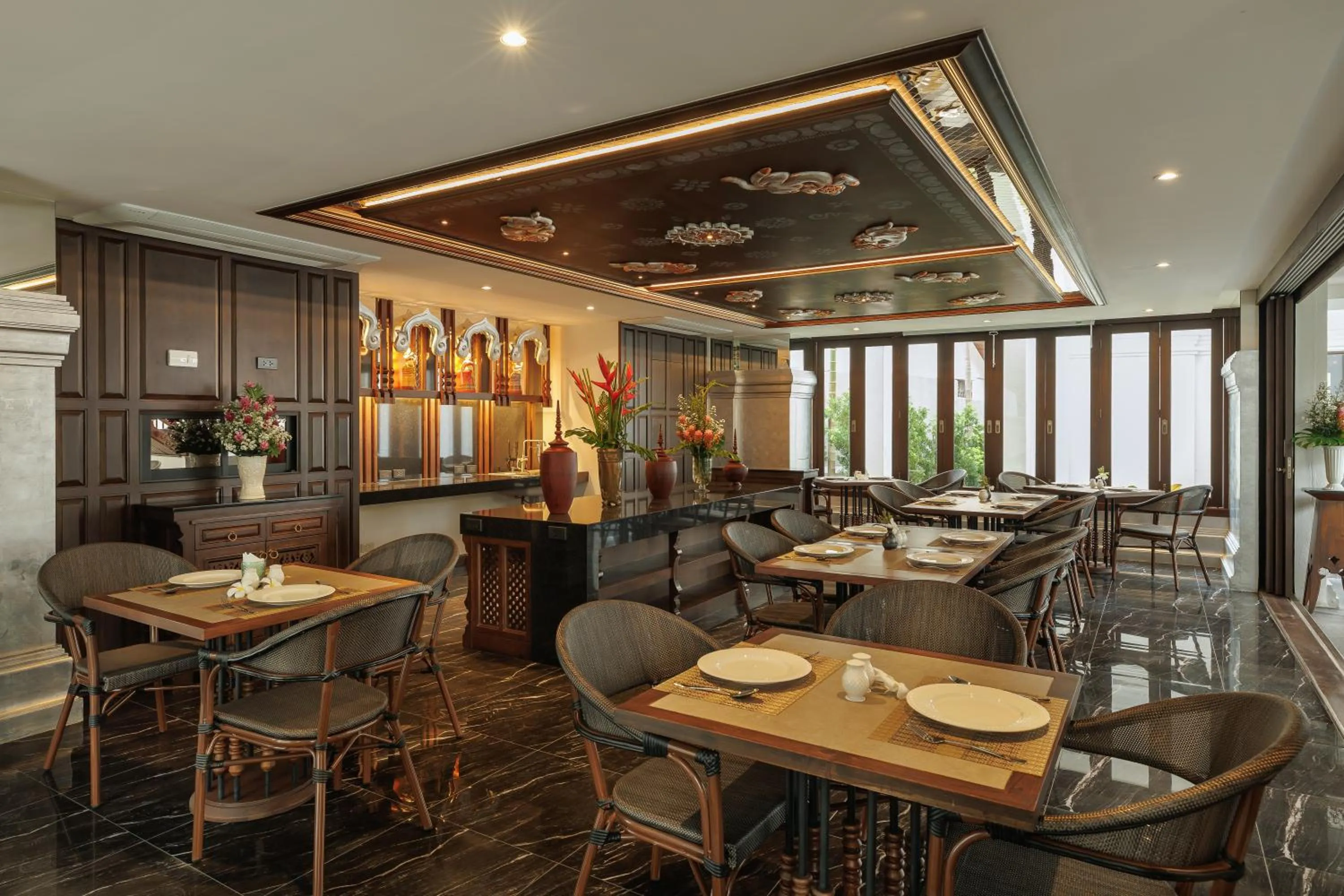 Restaurant/places to eat in Akira Thaphae Hotel