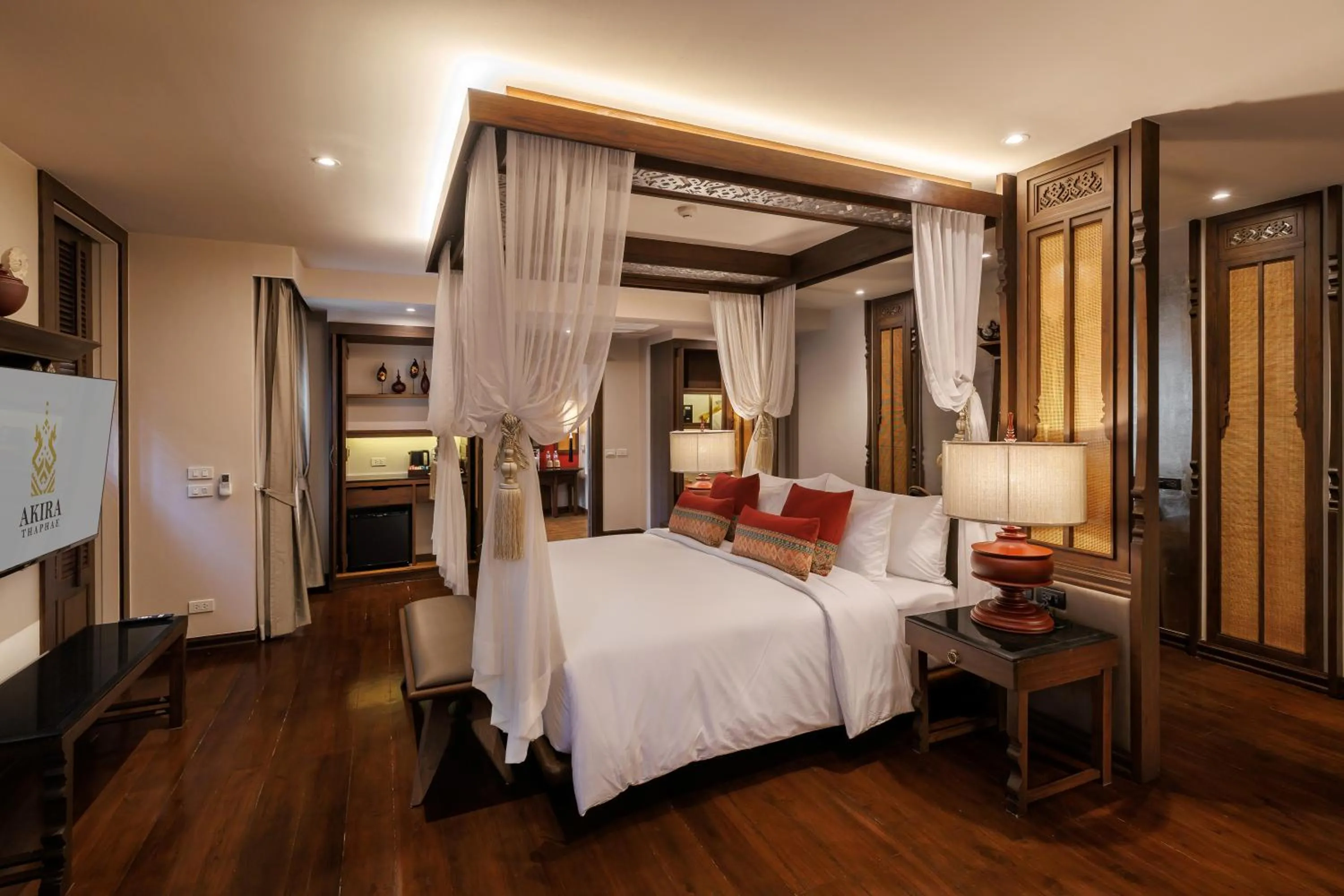 Bed in Akira Thaphae Hotel