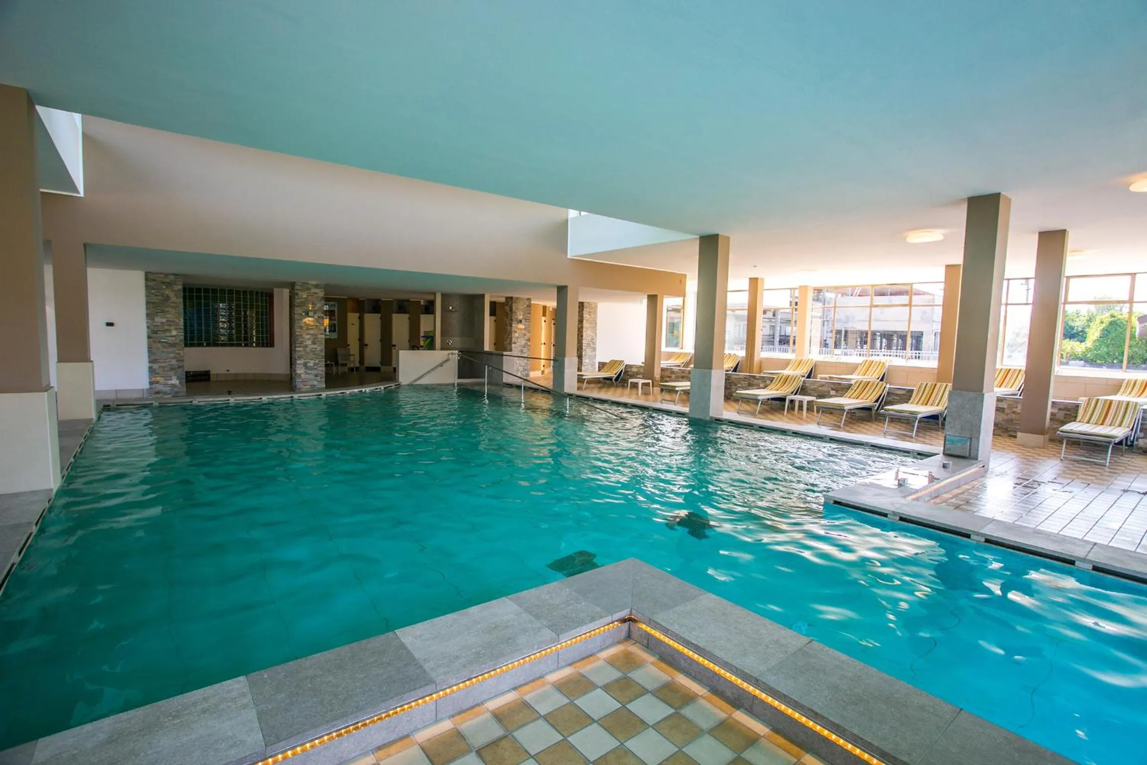 Swimming pool in Hotel Terme Abano Verdi