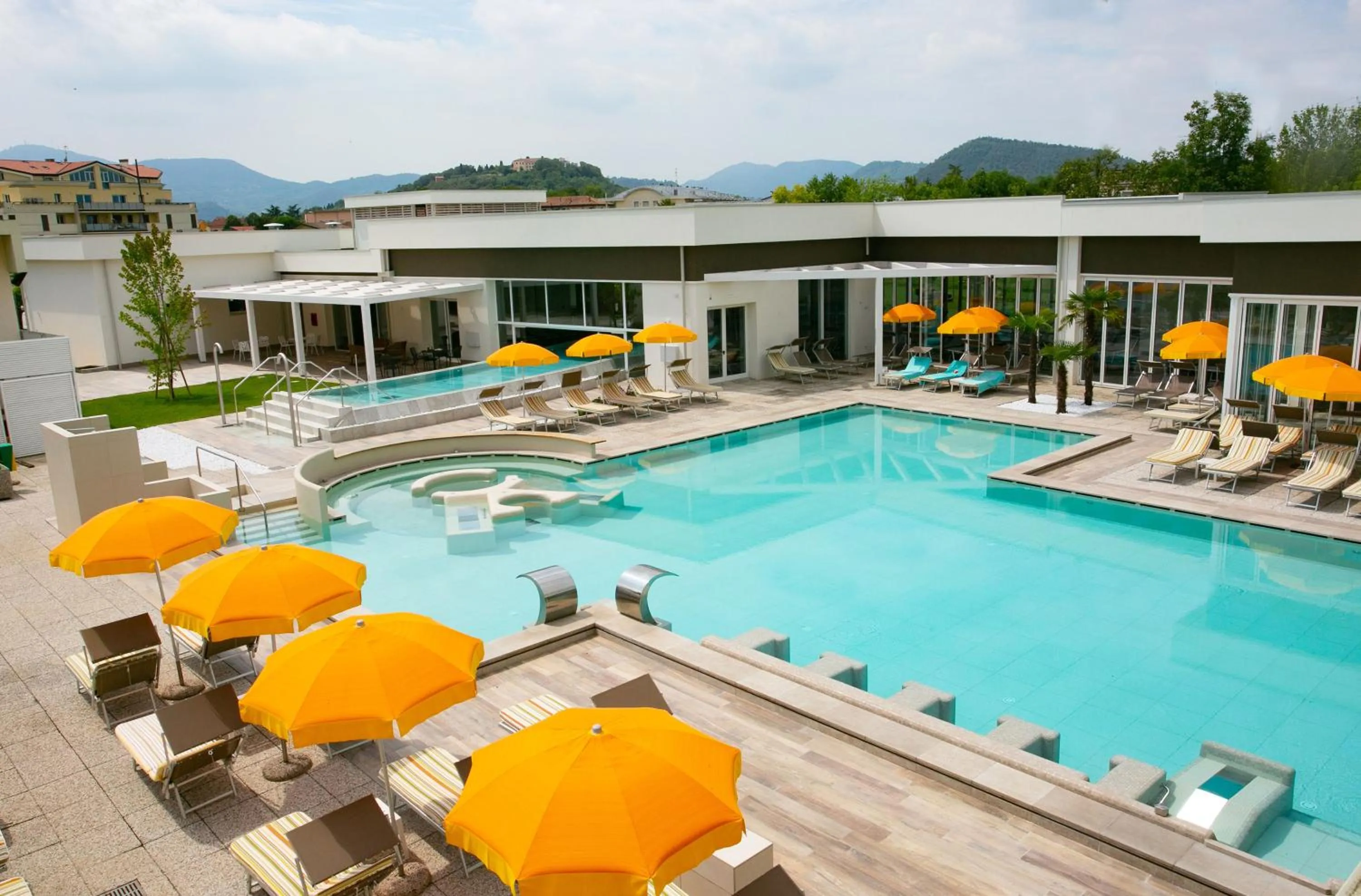 Swimming pool in Hotel Terme Abano Verdi