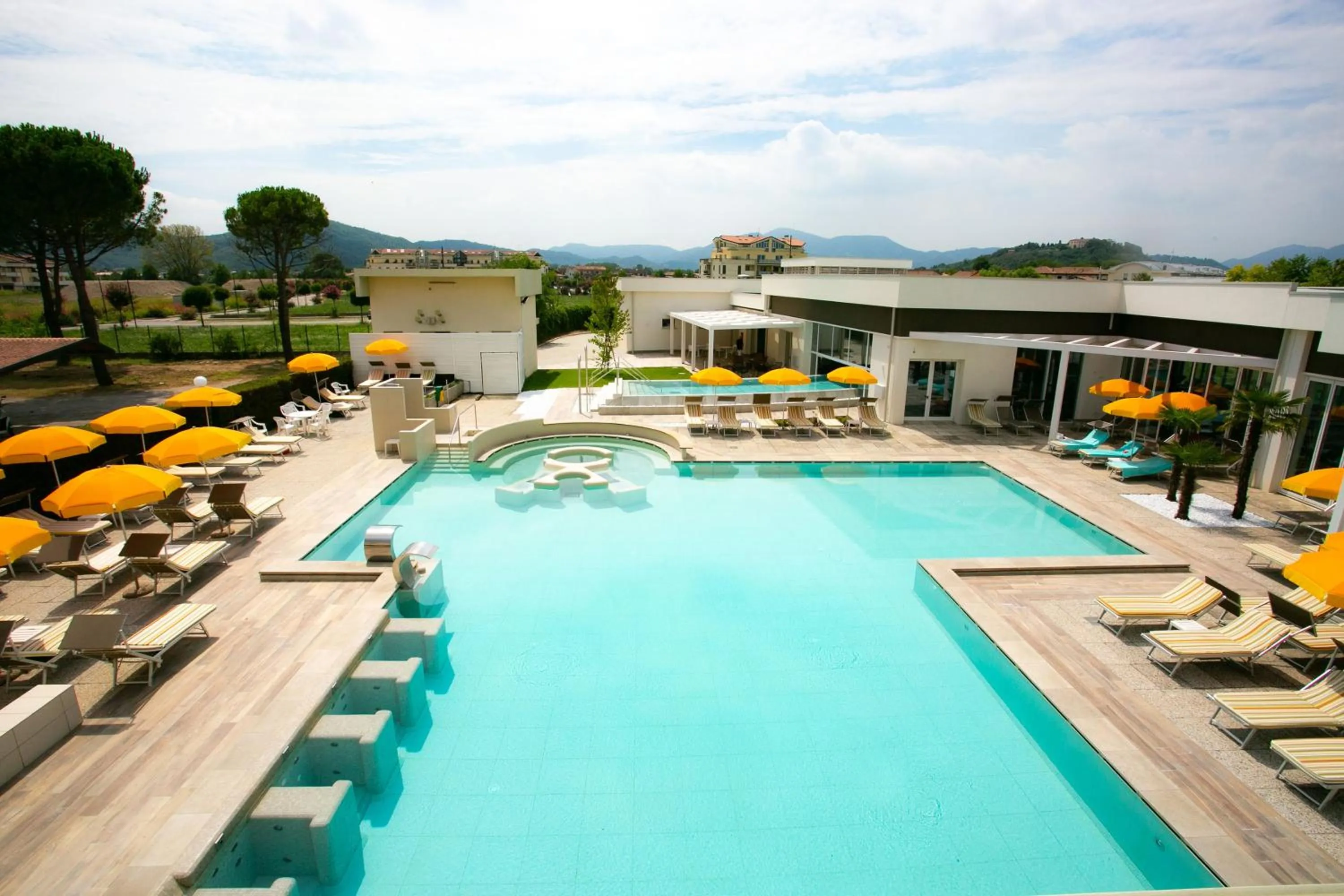 Pool view in Hotel Terme Abano Verdi