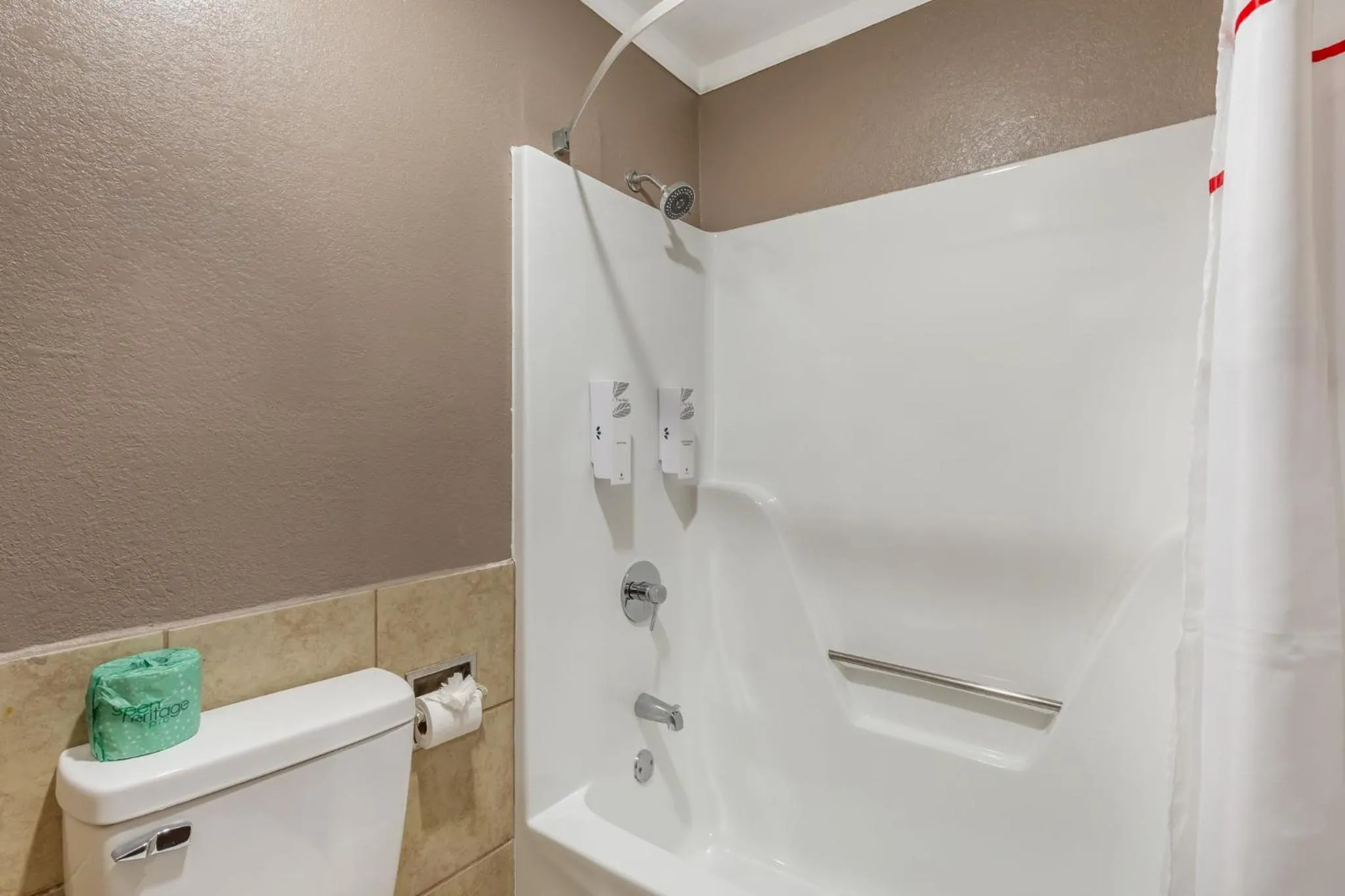 Shower in Red Roof Inn Raleigh Northeast - Downtown