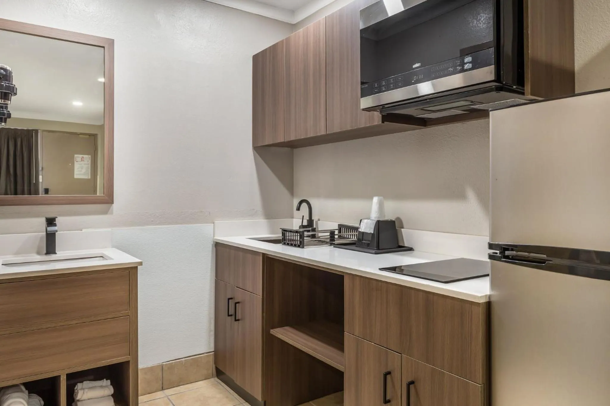 Kitchen or kitchenette in Red Roof Inn Raleigh Northeast - Downtown