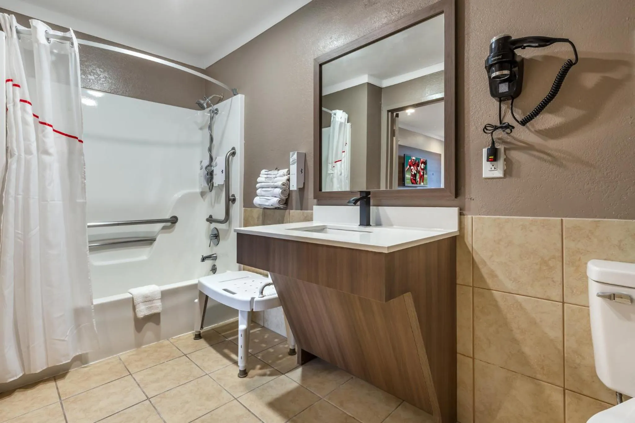 Bathroom in Red Roof Inn Raleigh Northeast - Downtown