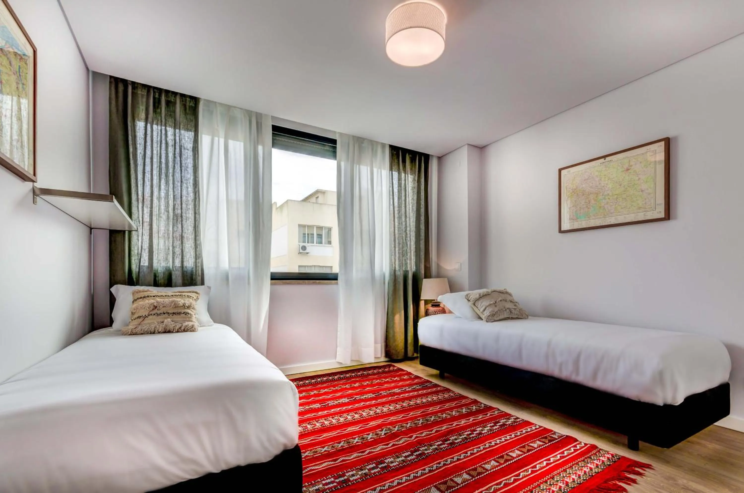 Bed in LSA Liberdade by Numa