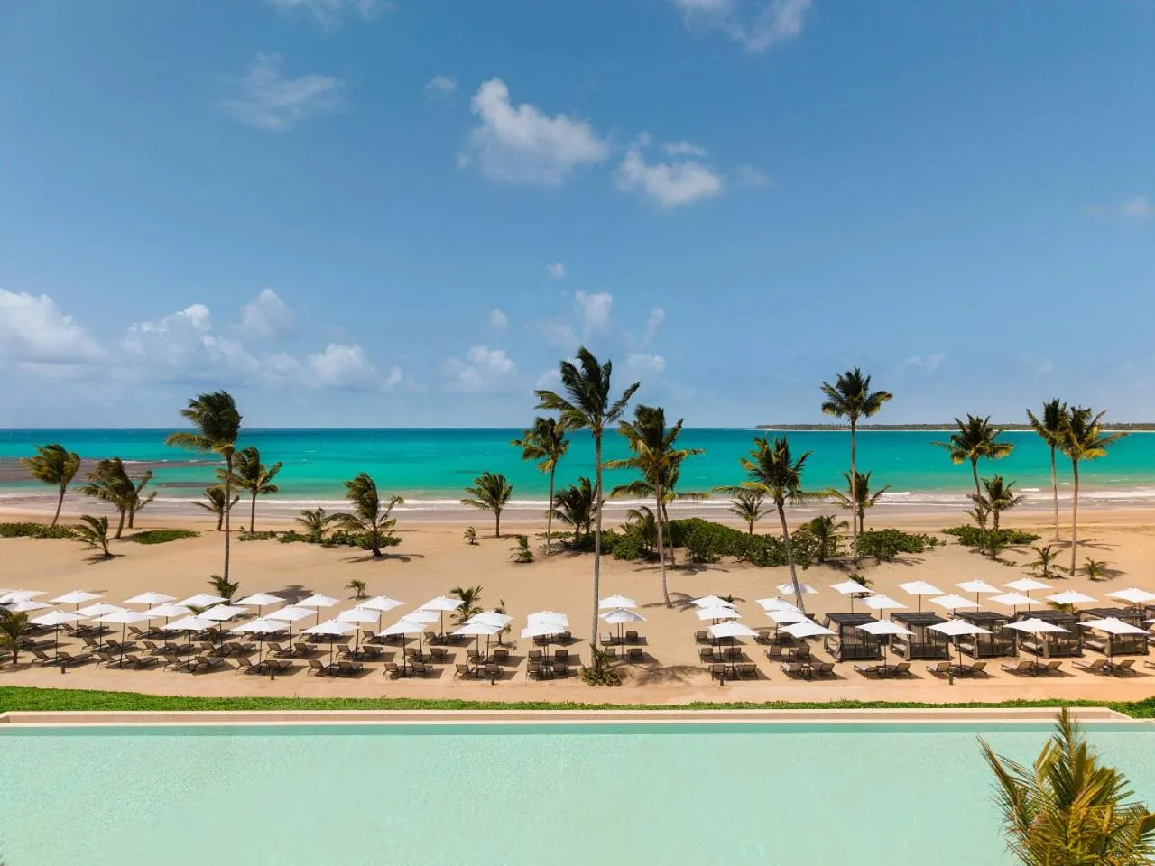 Swimming pool in Secrets Playa Esmeralda Resort & Spa - All Inclusive