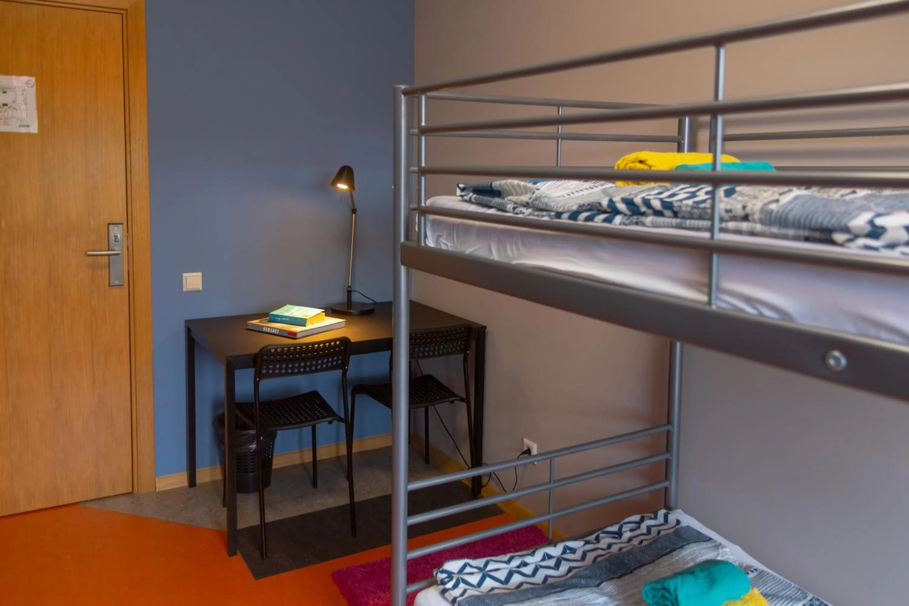 Seating area, Bed in Liberty Airy