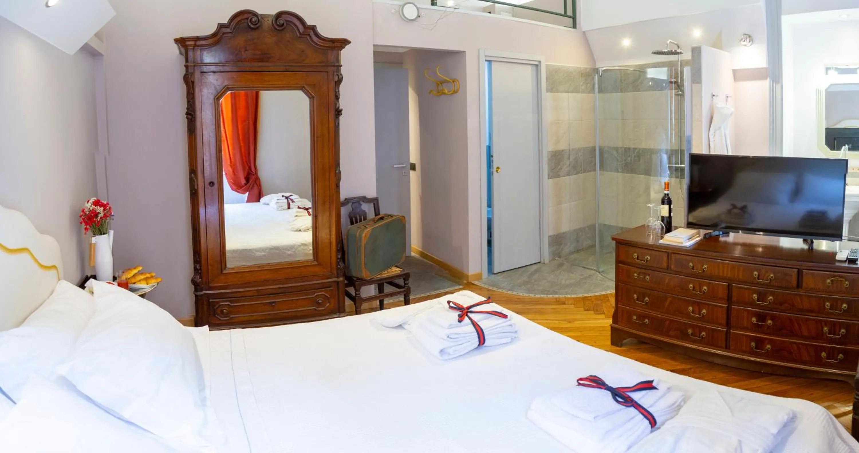 Shower, Bed in La Luna e i Faló Luxury Accomodation