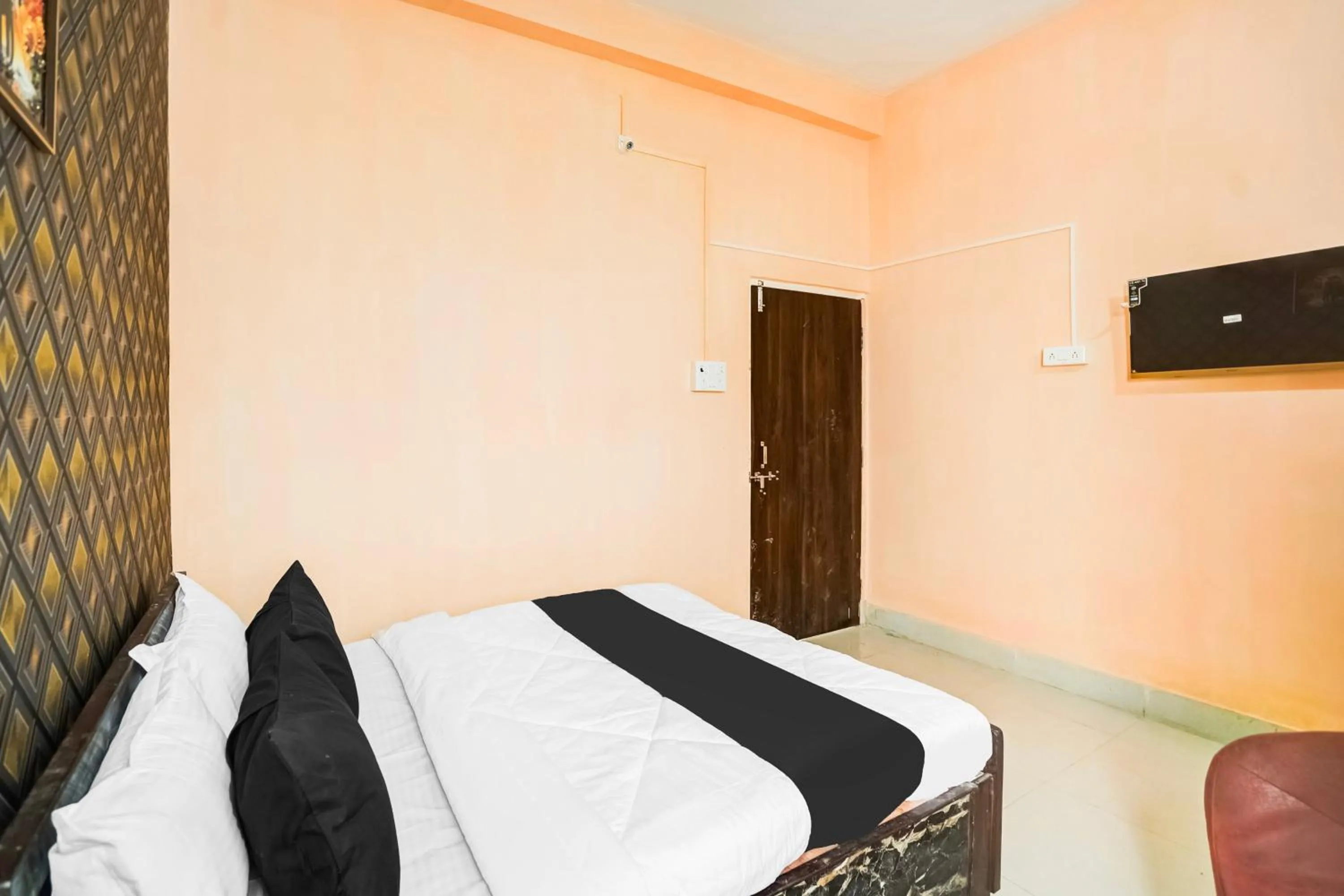 Bedroom, Bed in Hotel O Shivam In