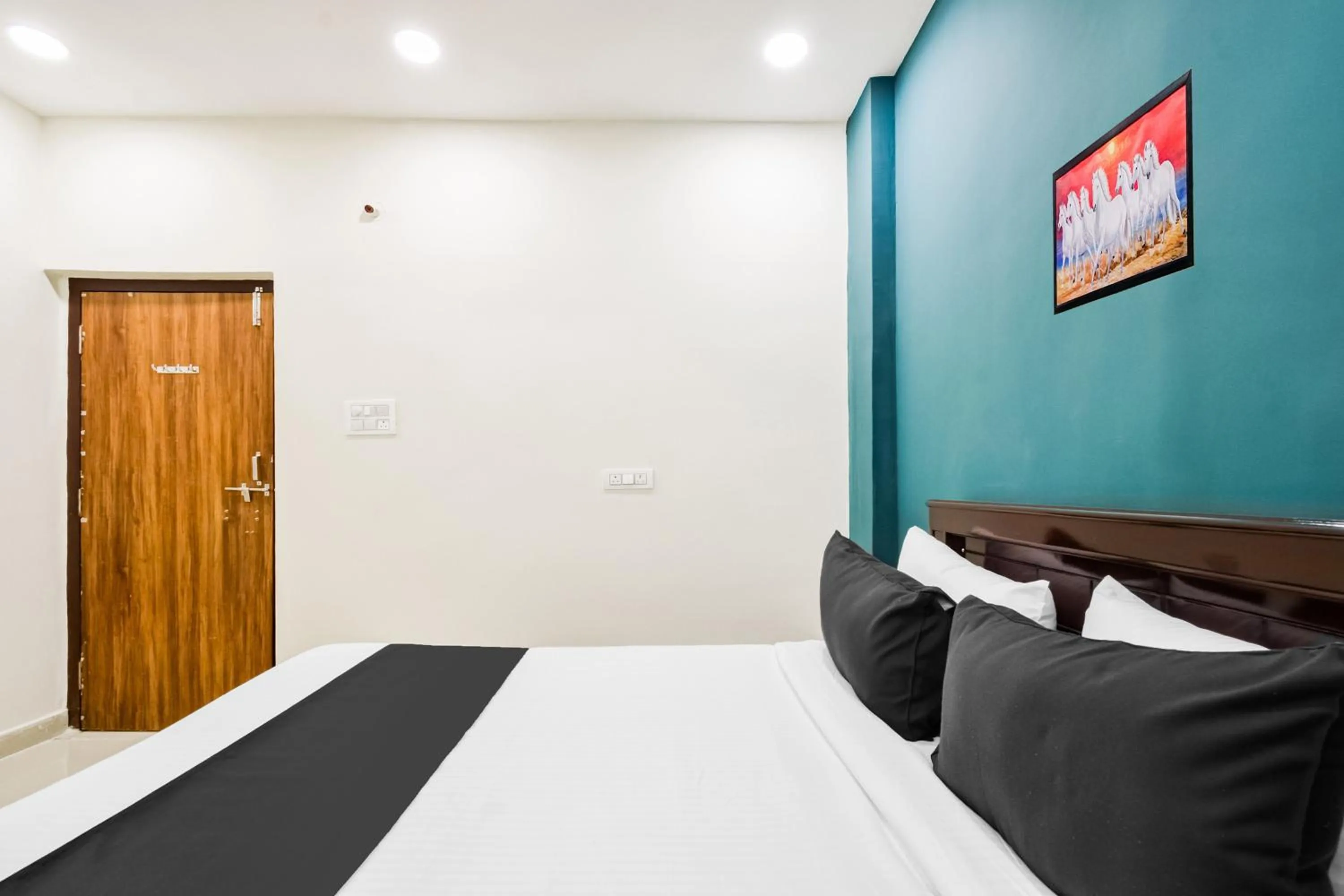 Bedroom, Bed in Hotel O Royal Stay Luxury Rooms