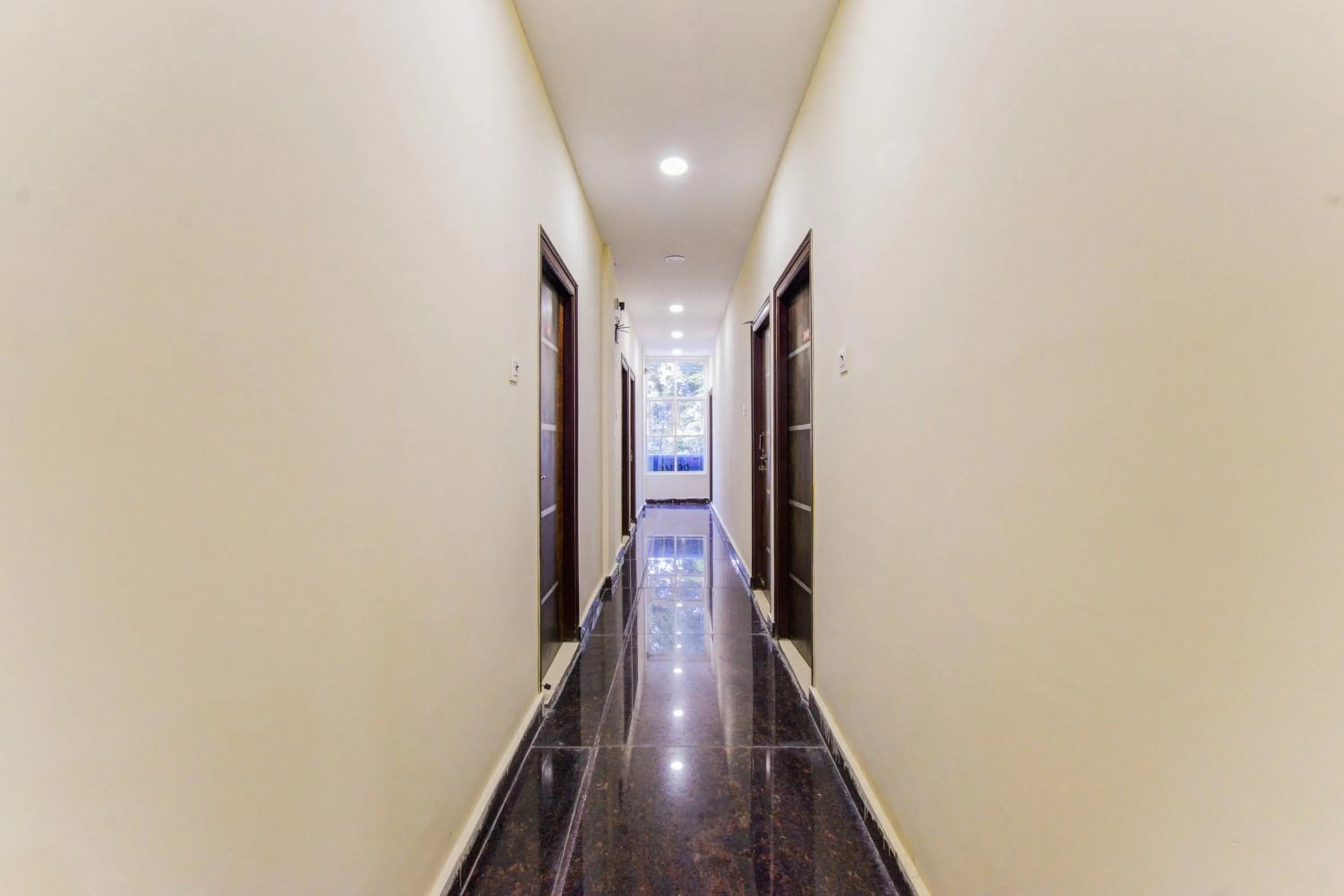 Lobby or reception in Hotel O by OYO Royal Stay Luxury Rooms