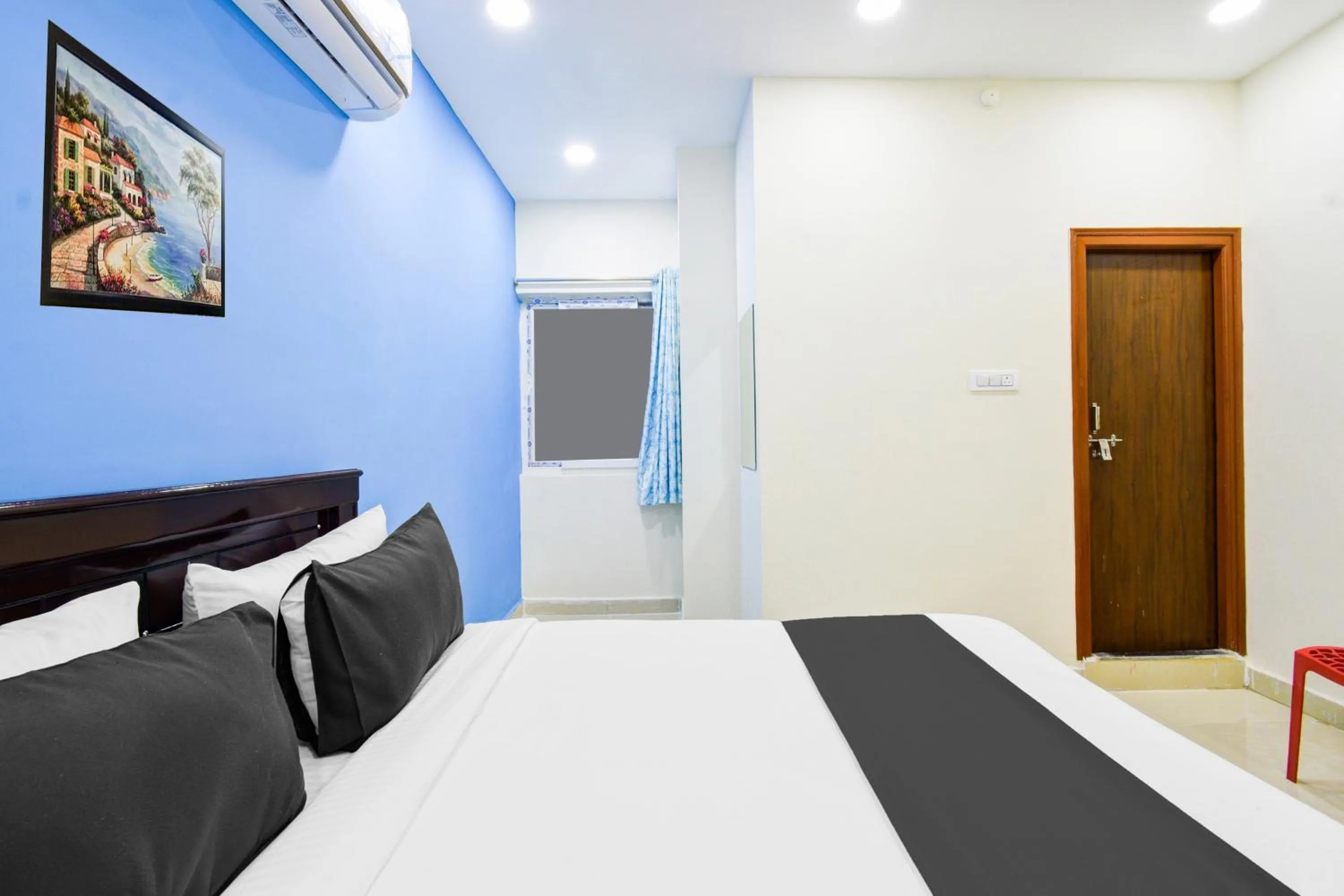 Bedroom, Bed in Hotel O Royal Stay Luxury Rooms