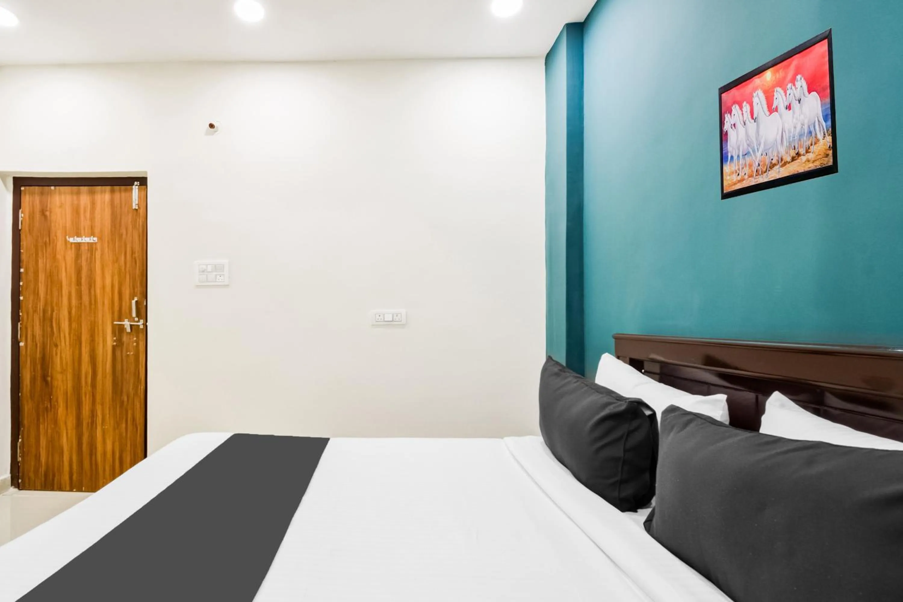Bedroom, Bed in Hotel O by OYO Royal Stay Luxury Rooms