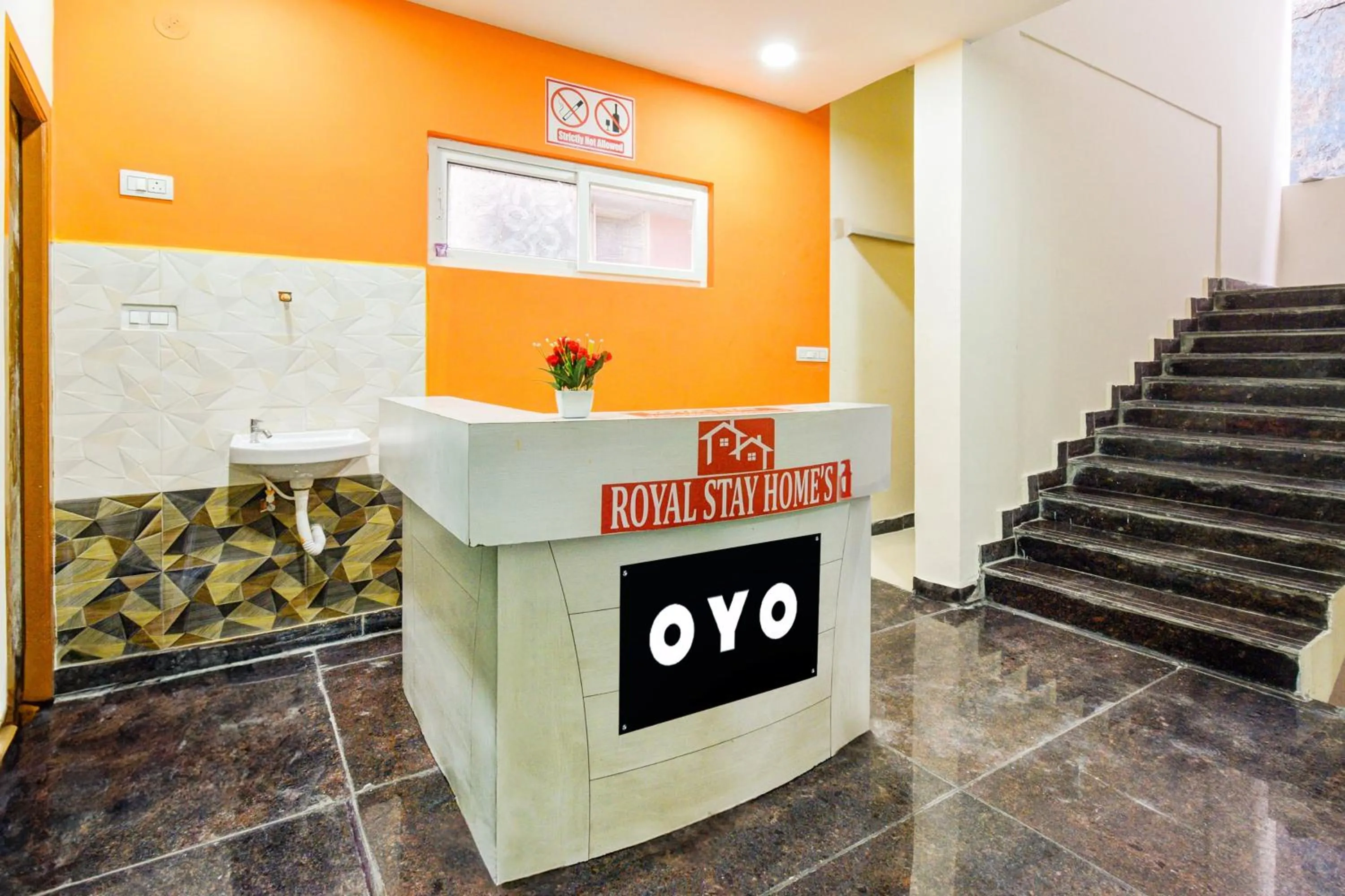 Lobby or reception in Hotel O Royal Stay Luxury Rooms