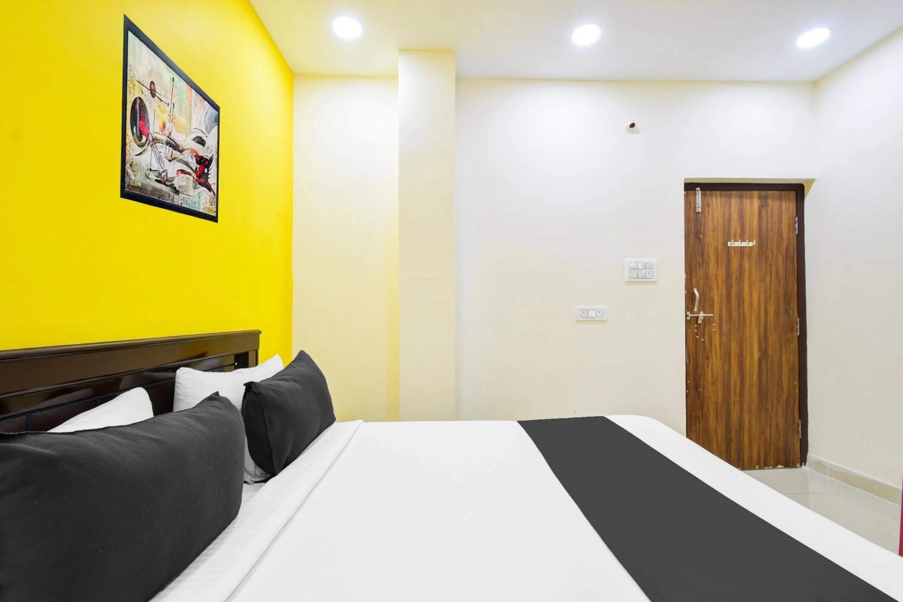 Lobby or reception, Bed in Hotel O Royal Stay Luxury Rooms