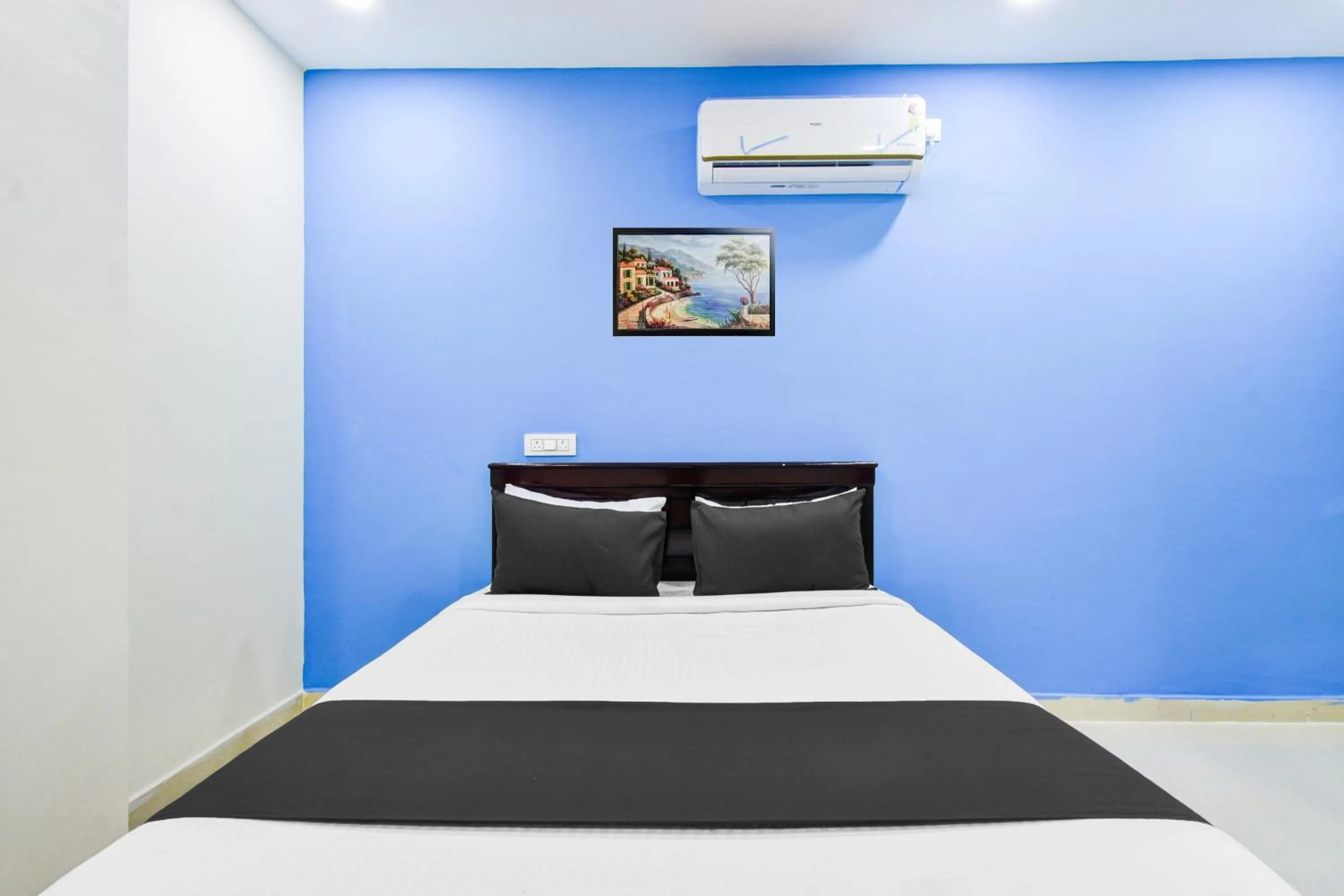 Bedroom, Bed in Hotel O Royal Stay Luxury Rooms