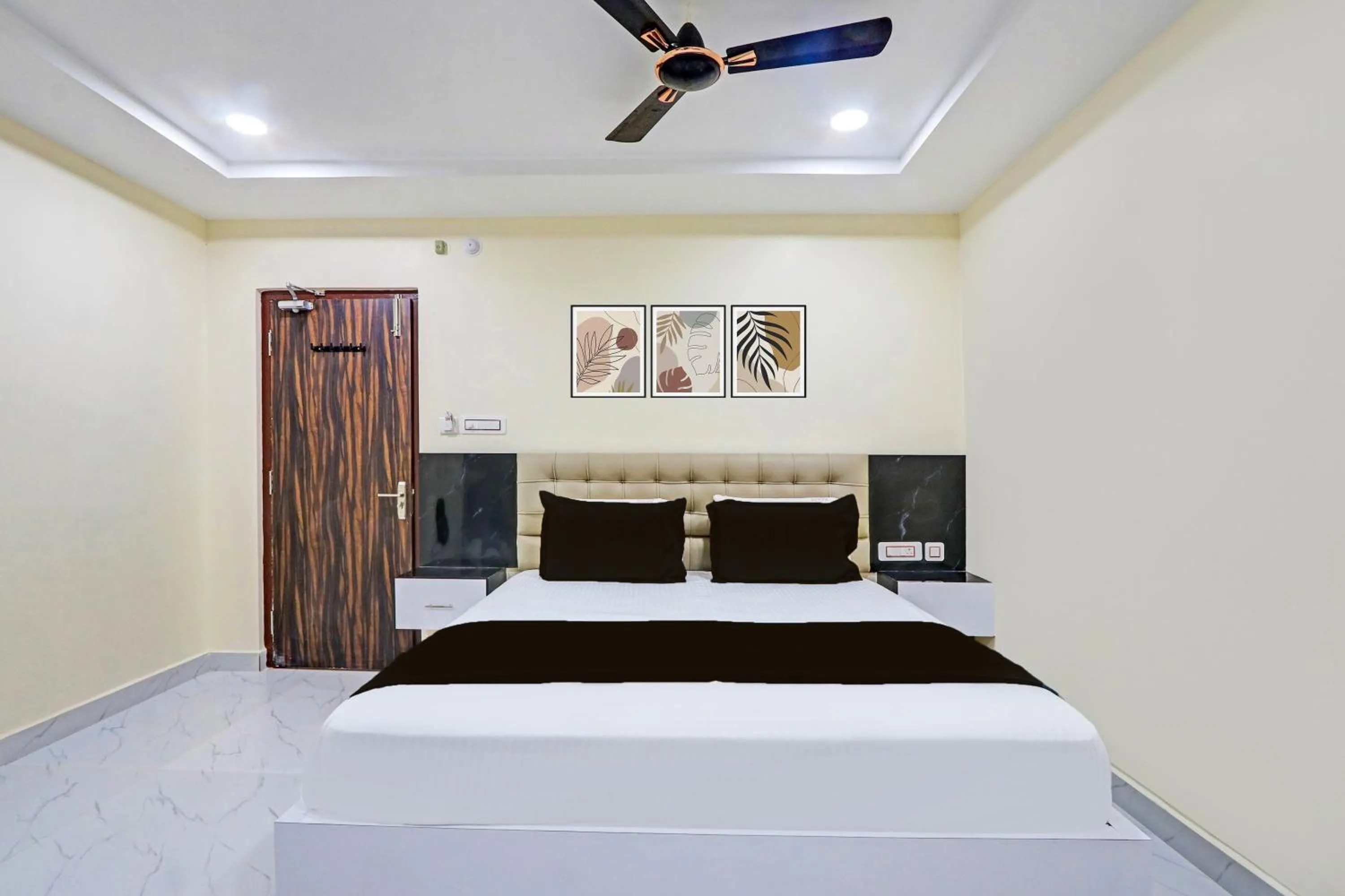 Bedroom in Super Hotel O SRI VISHNU RESIDENCY