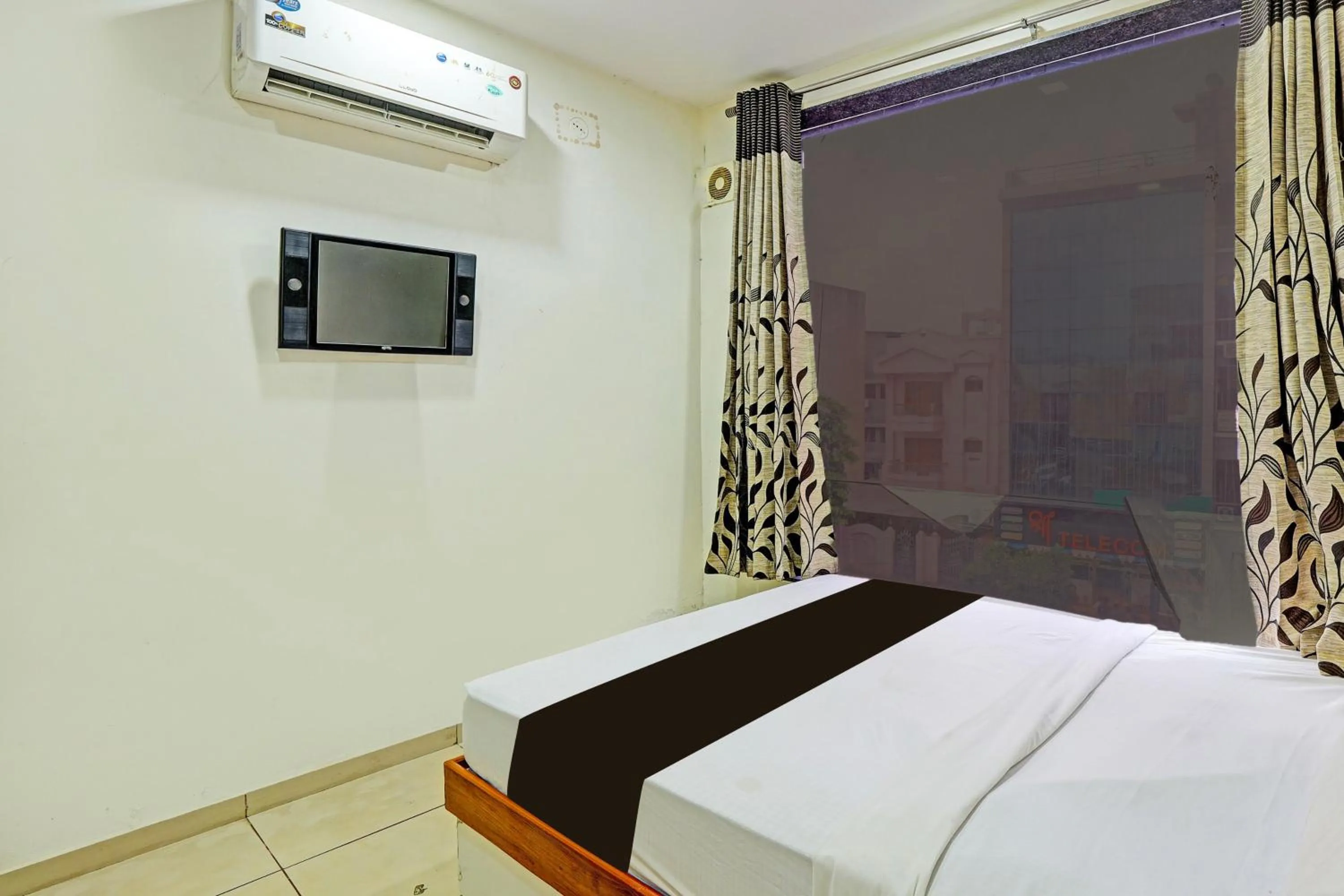 Bedroom, Bed in hotel O kalyan