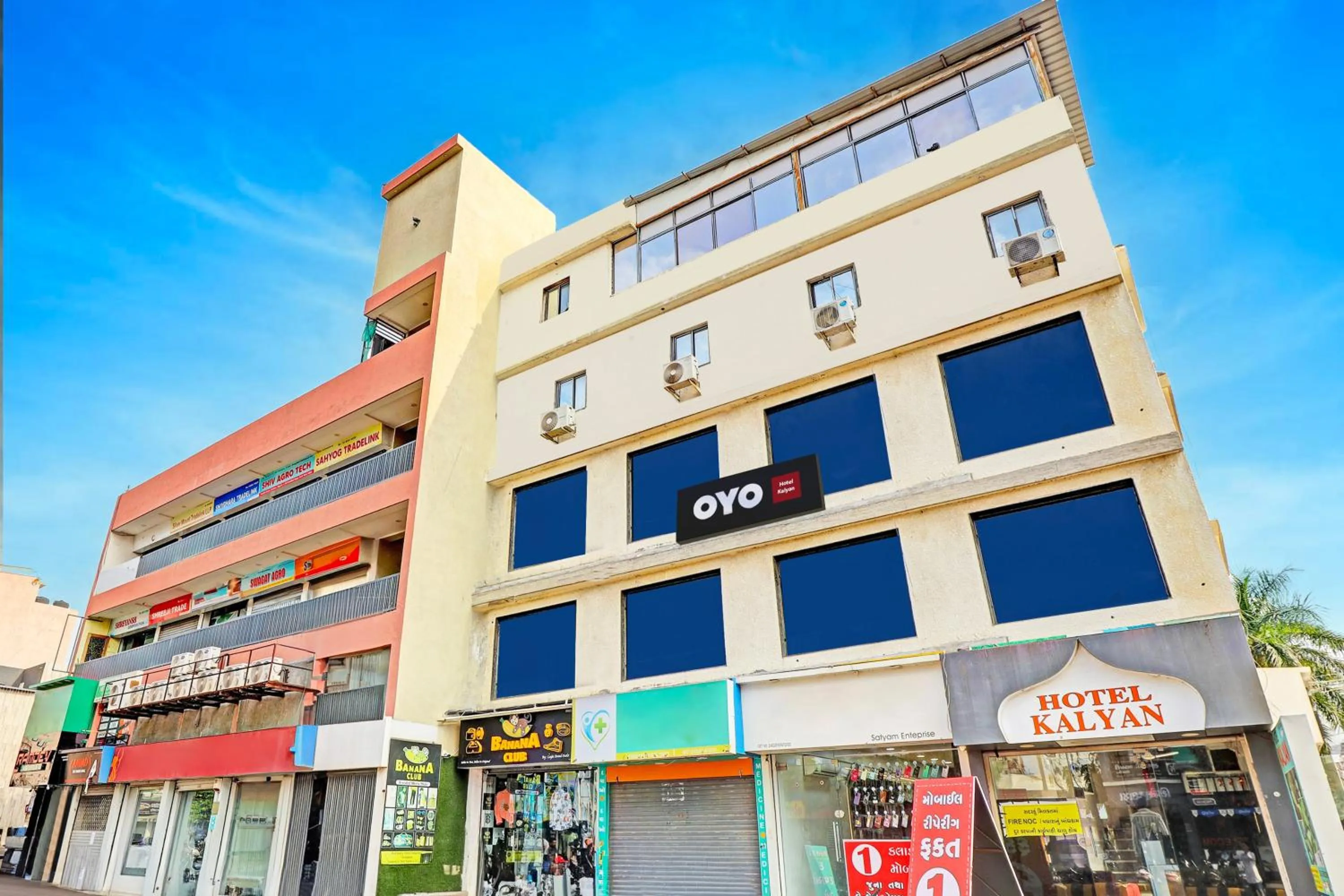 Facade/entrance in hotel O kalyan