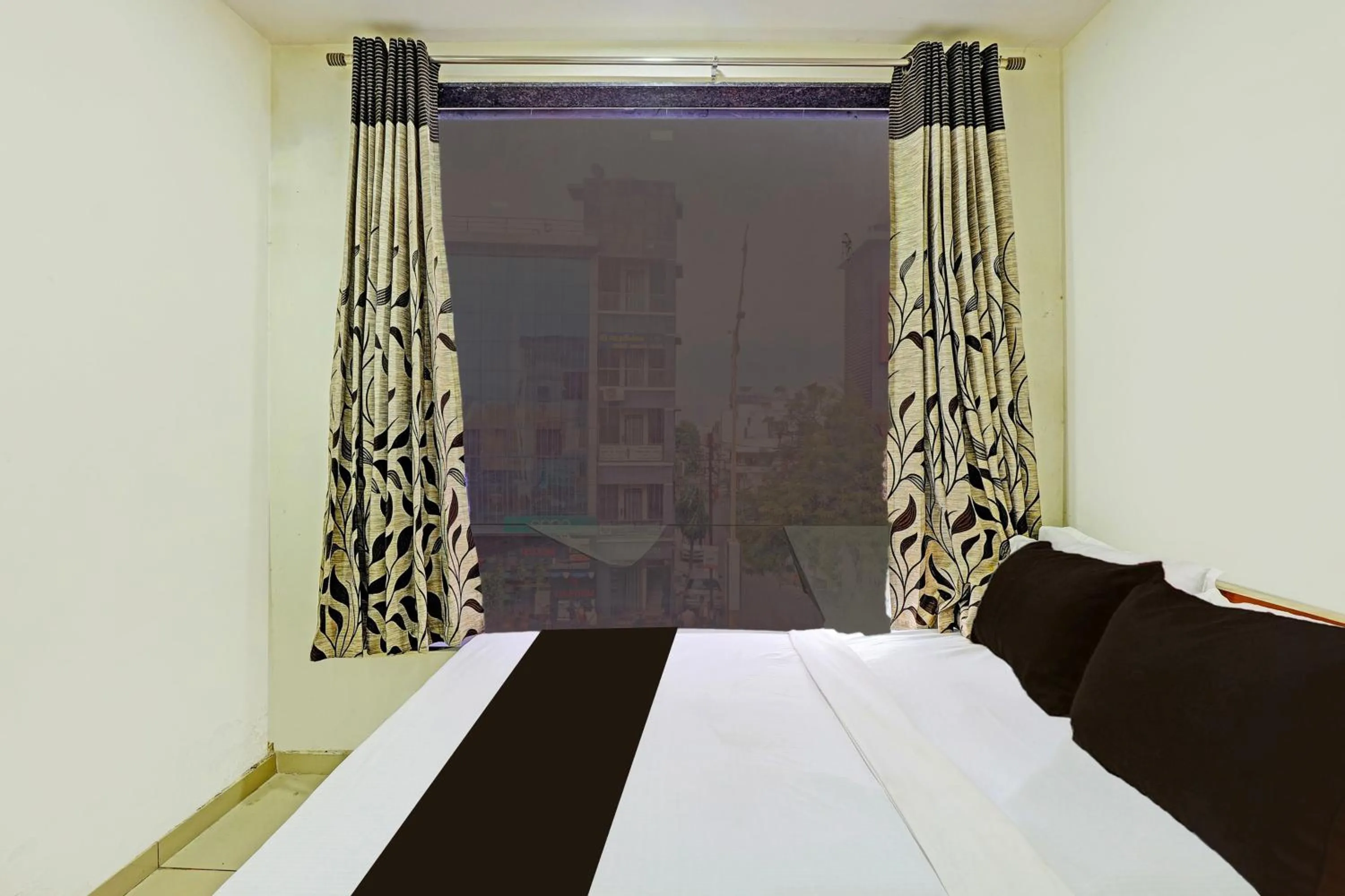 Bedroom, Bed in hotel O kalyan