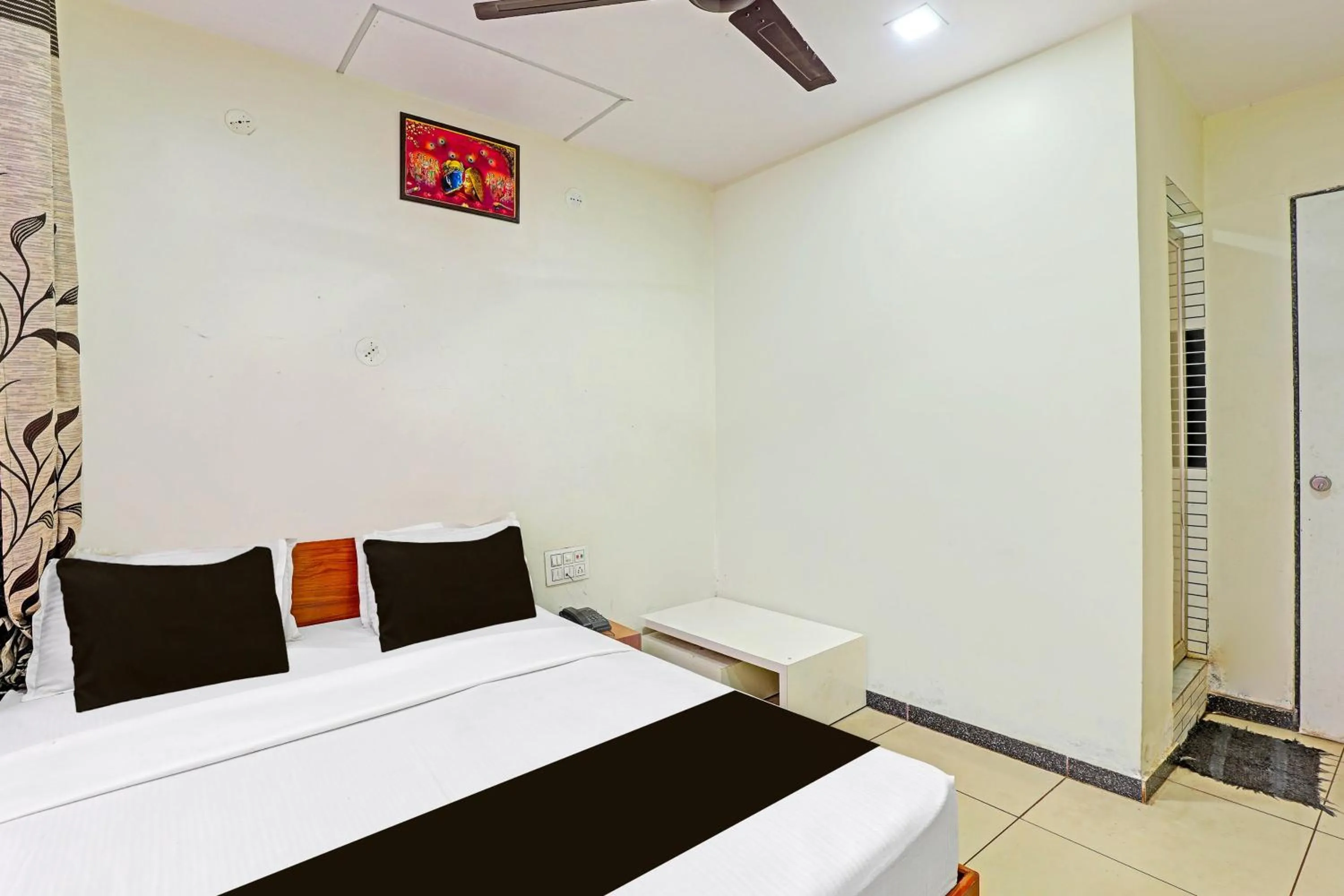 Bedroom, Bed in hotel O kalyan