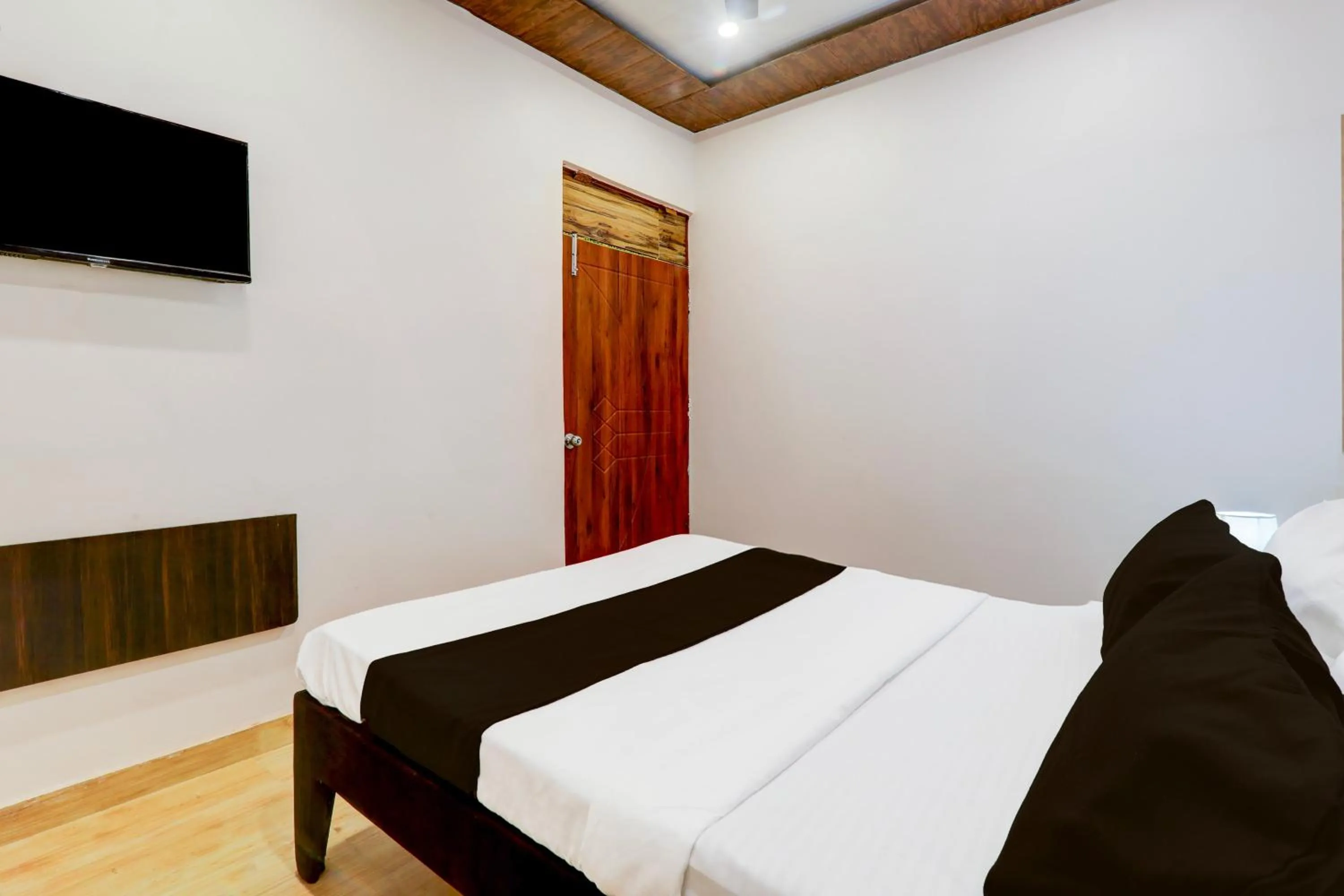 Facade/entrance, Bed in Super Hotel O Aastha Inn