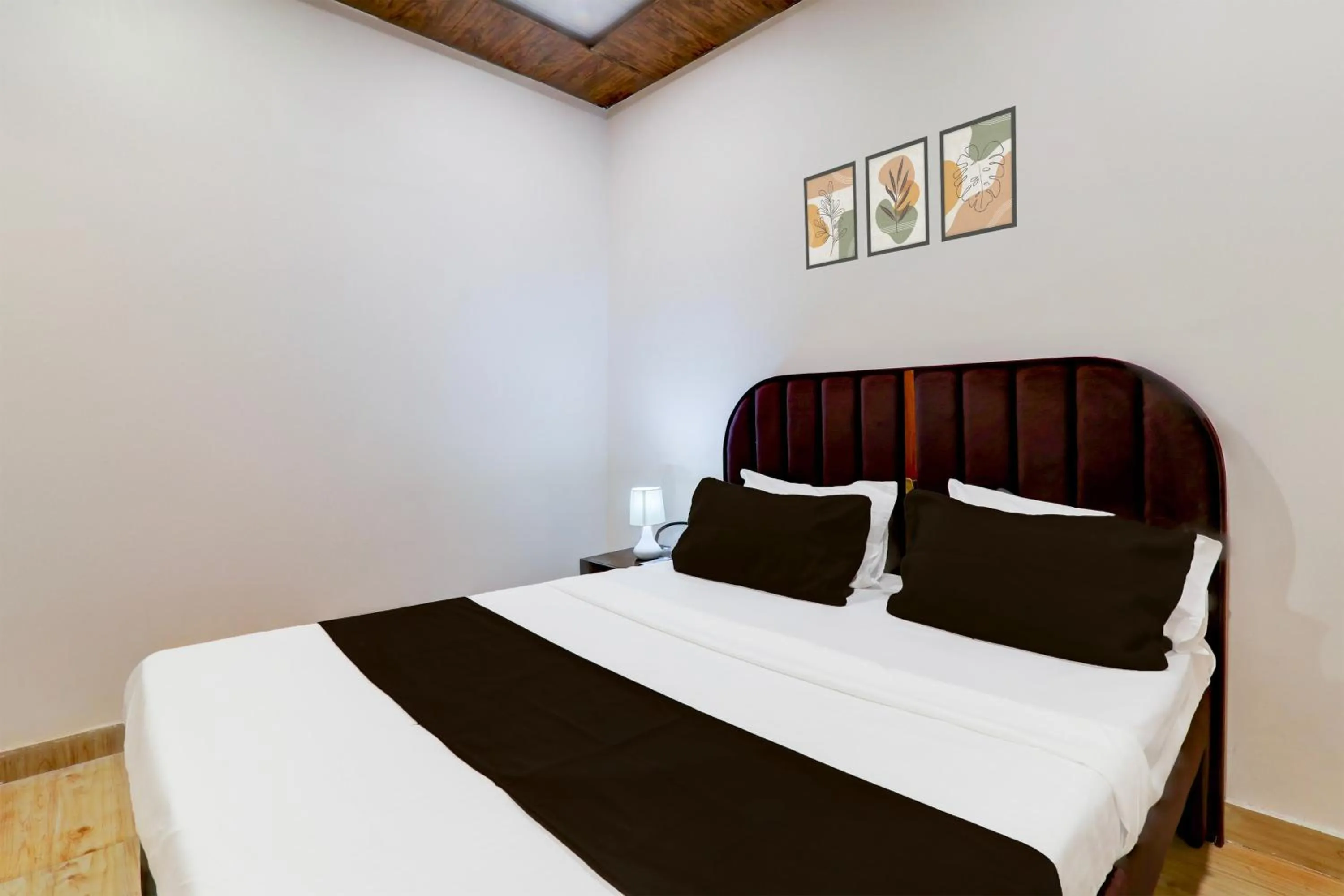 Bedroom, Bed in Super Hotel O Aastha Inn