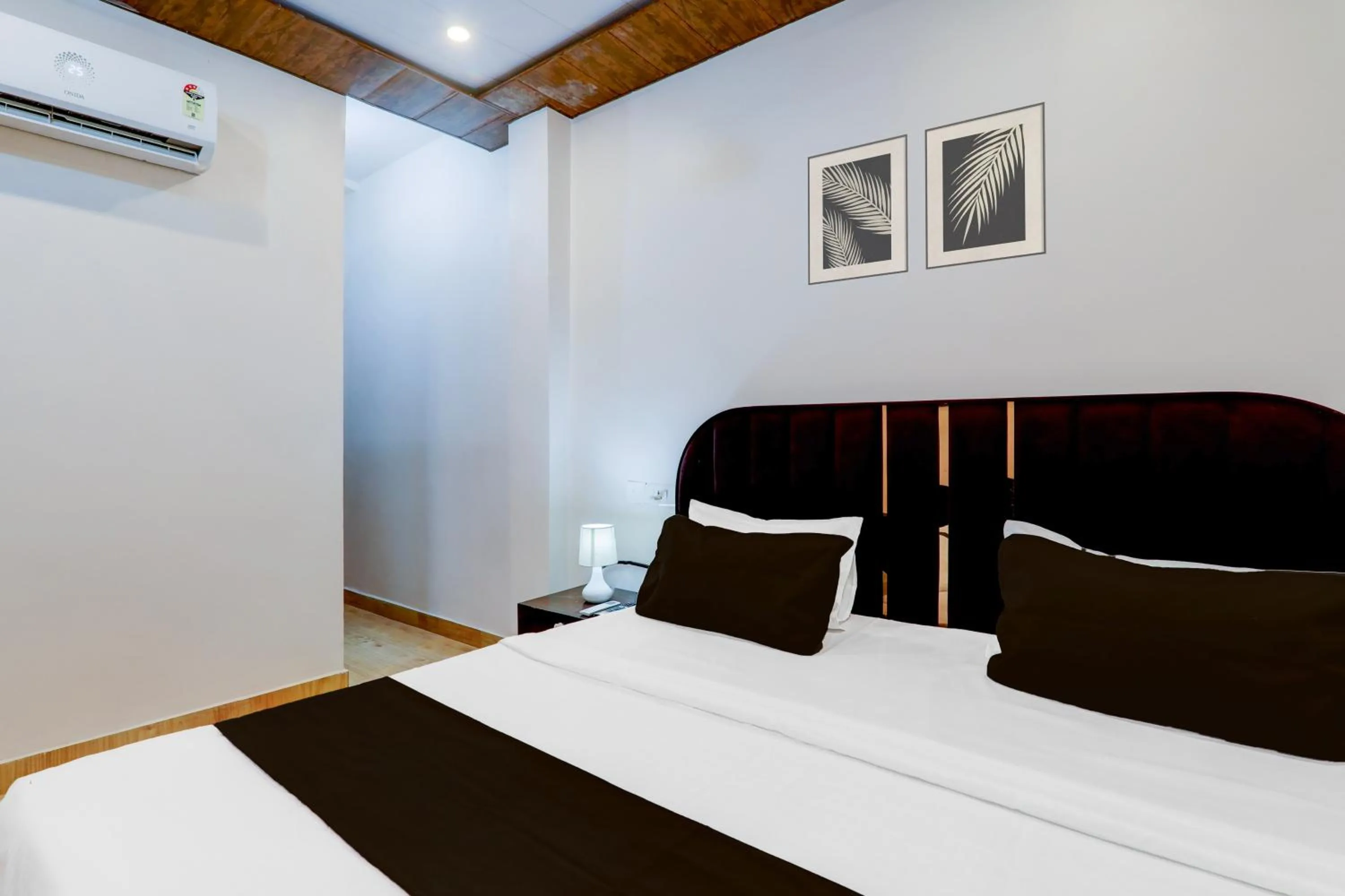 Bedroom, Bed in Super Hotel O Aastha Inn