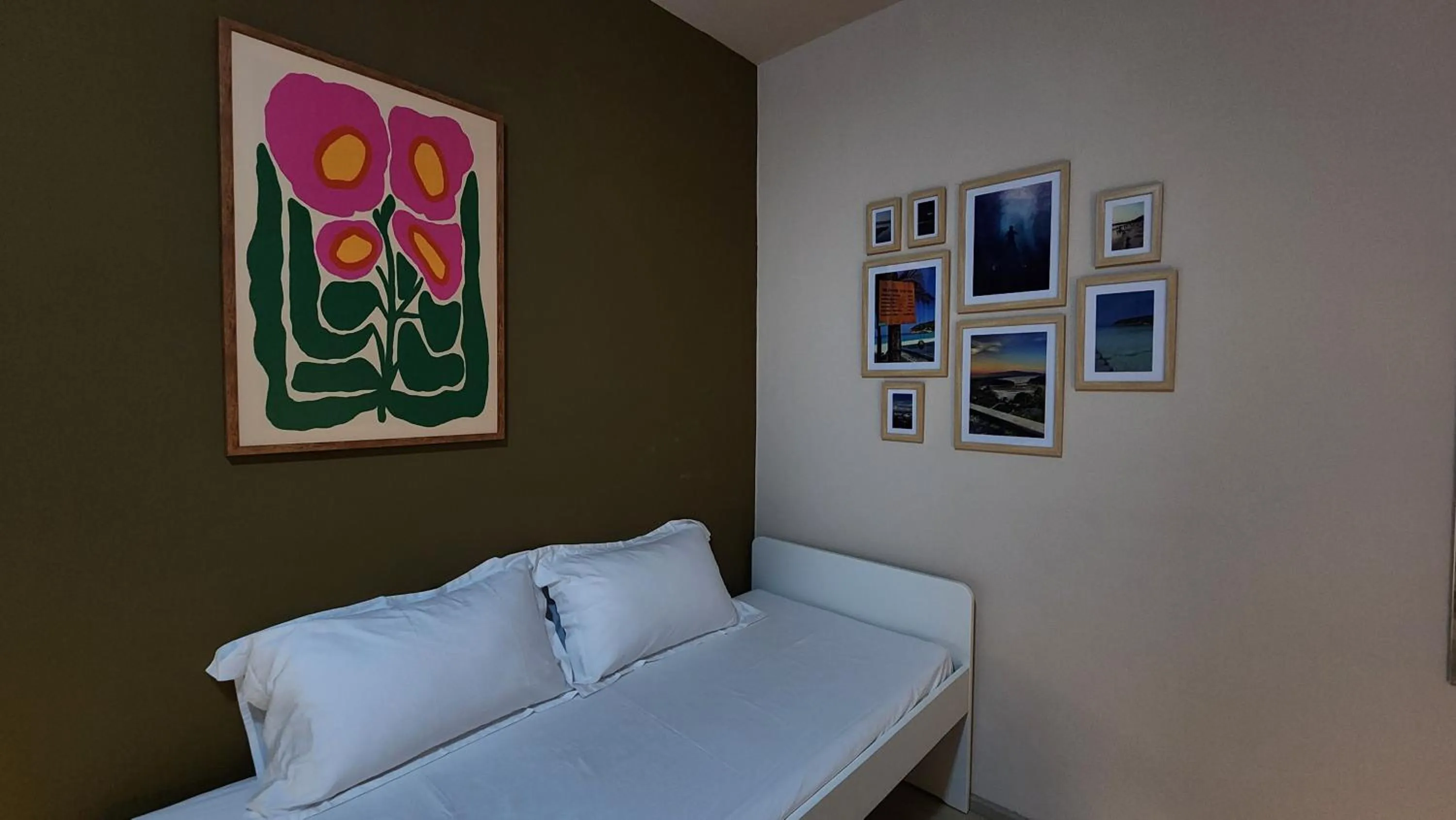 Guests, Bed in IHOC - Phuket OldTown