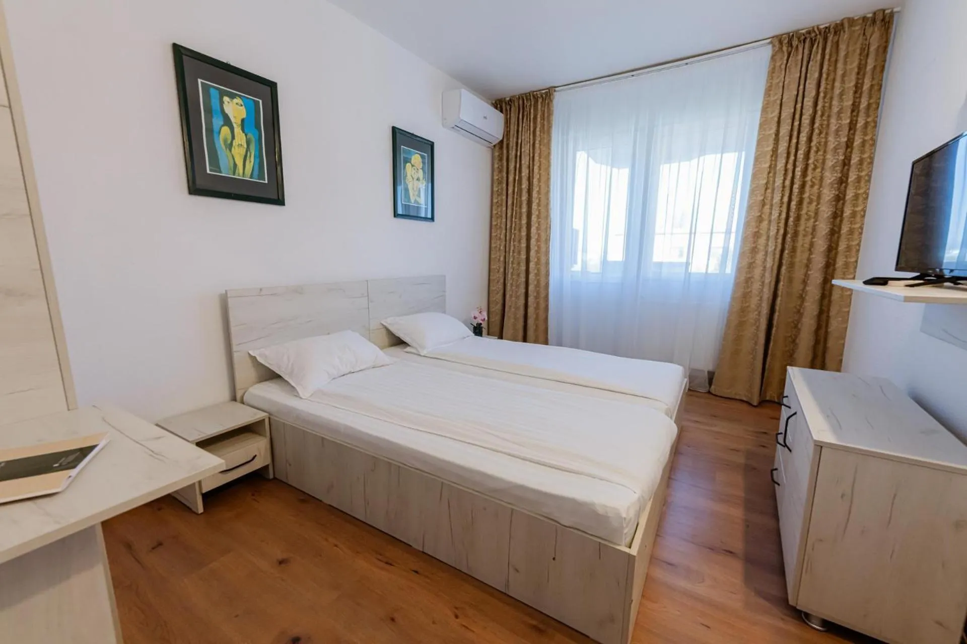 Bedroom, Bed in Hotel Sport B90