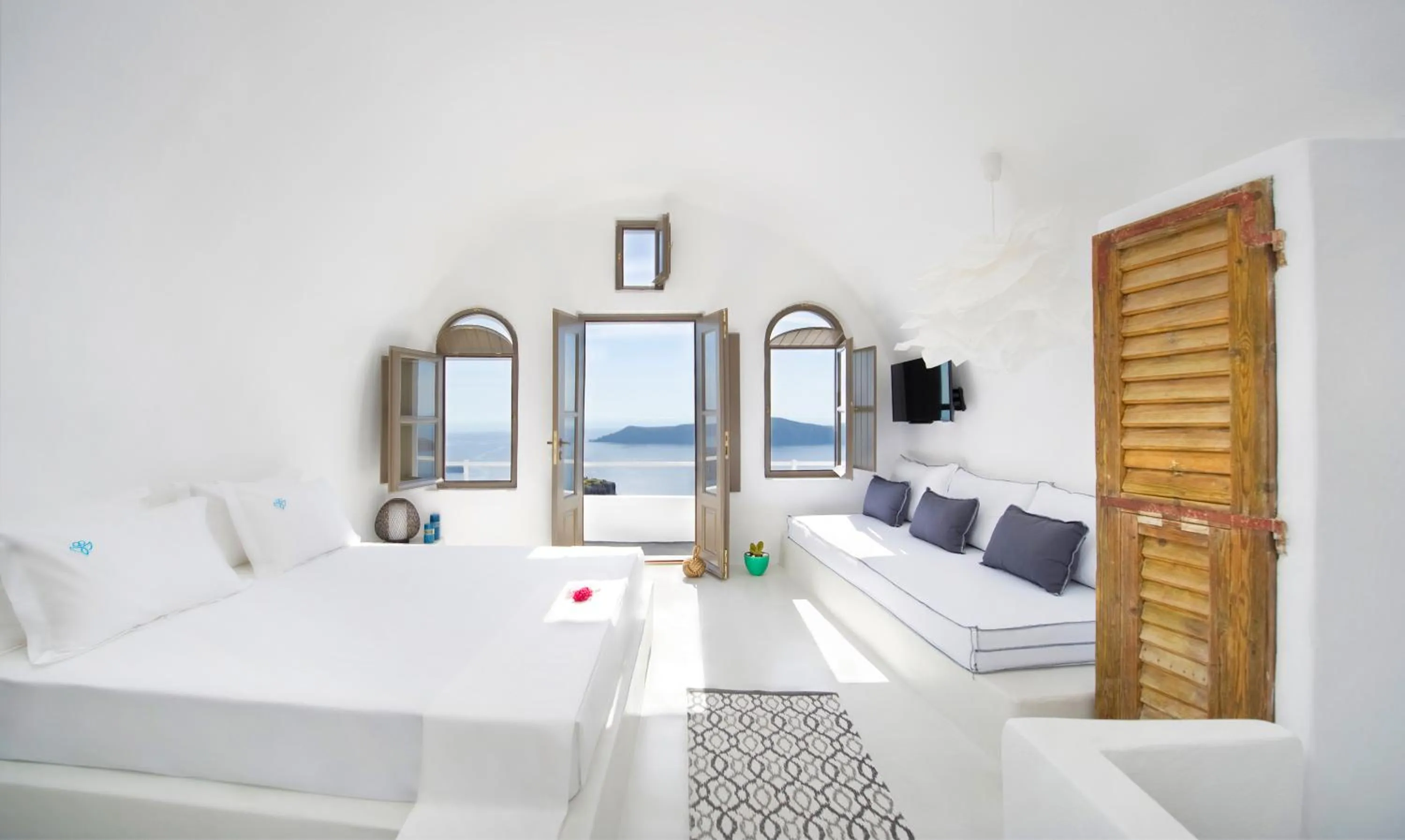 Photo of the whole room, Bed in Sophia Luxury Suites