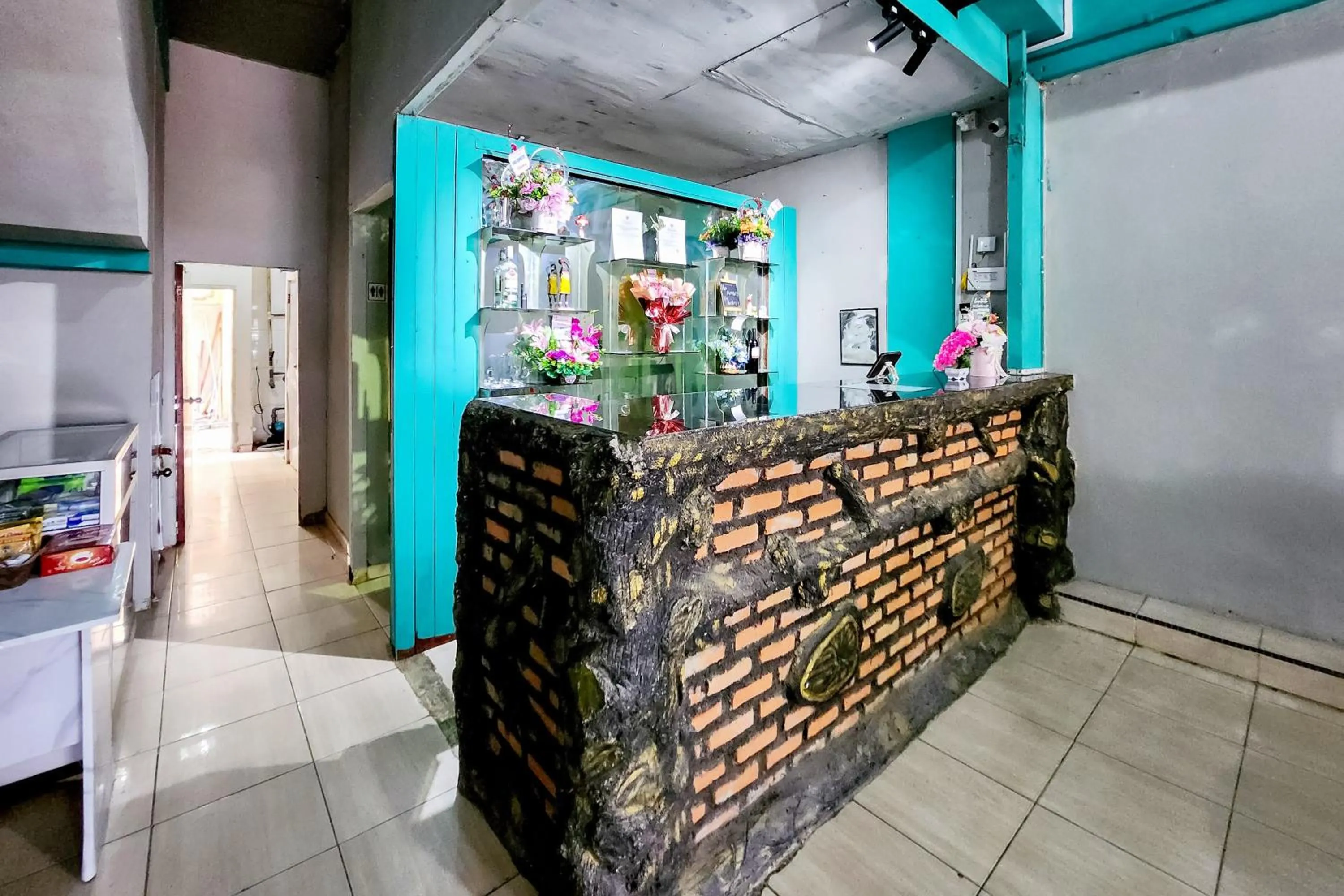 Lobby or reception in RedDoorz at Marina City Waterfront